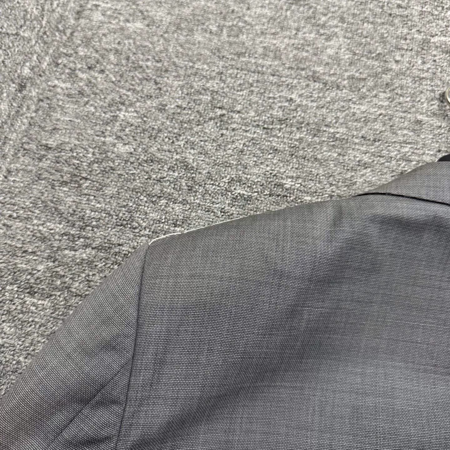 Ermenegildo Zegna gray plaid wool suit jacket. Size US L / EU 52-54 / 3 - 6 Thumbnail