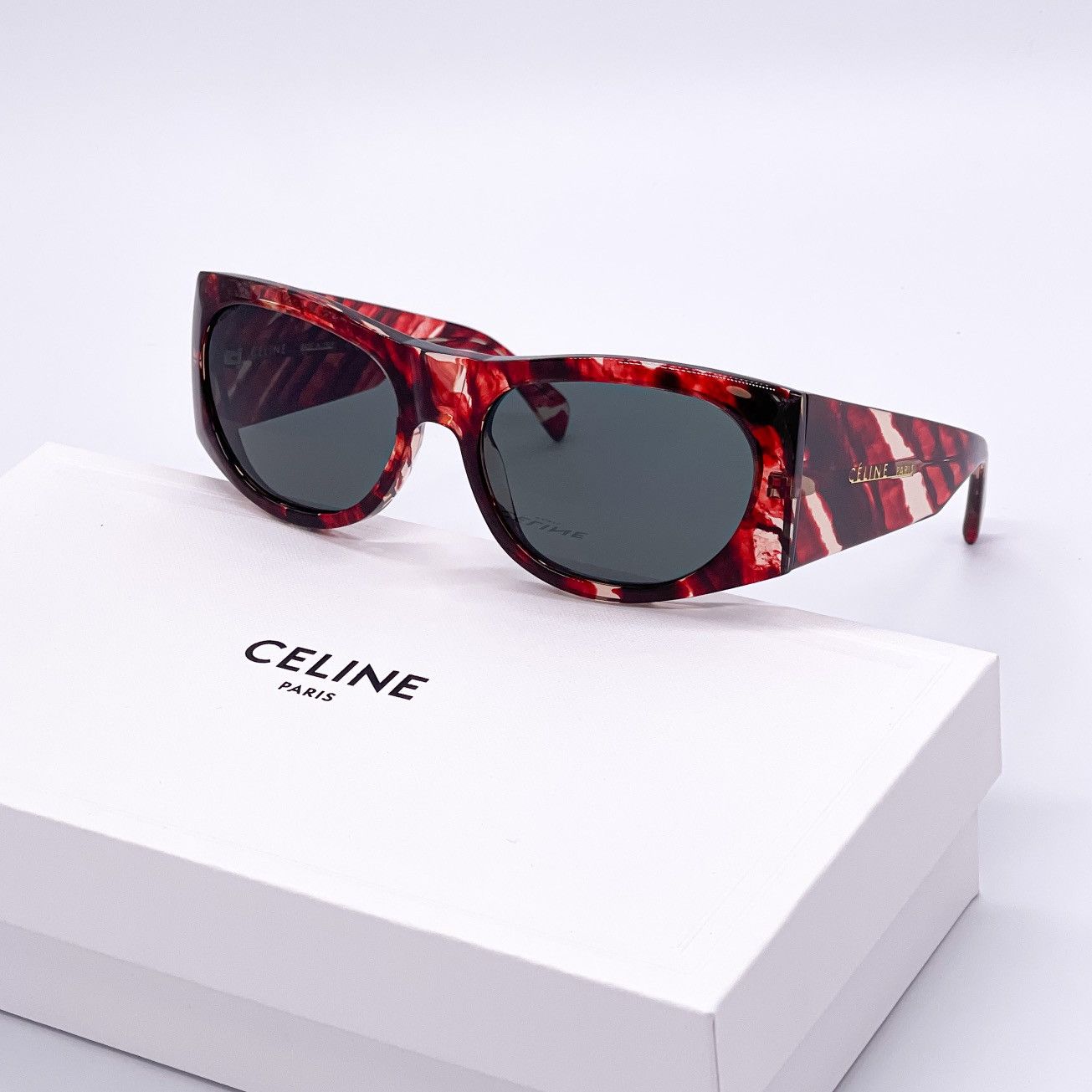 CELINE Woman Sunglasses Havana Green CL40073I 54N Woman Sunglasses BRAND NEW CELINE Dark Havana Cat Eye CL40199I 53N Sunglasses - US main image 3
