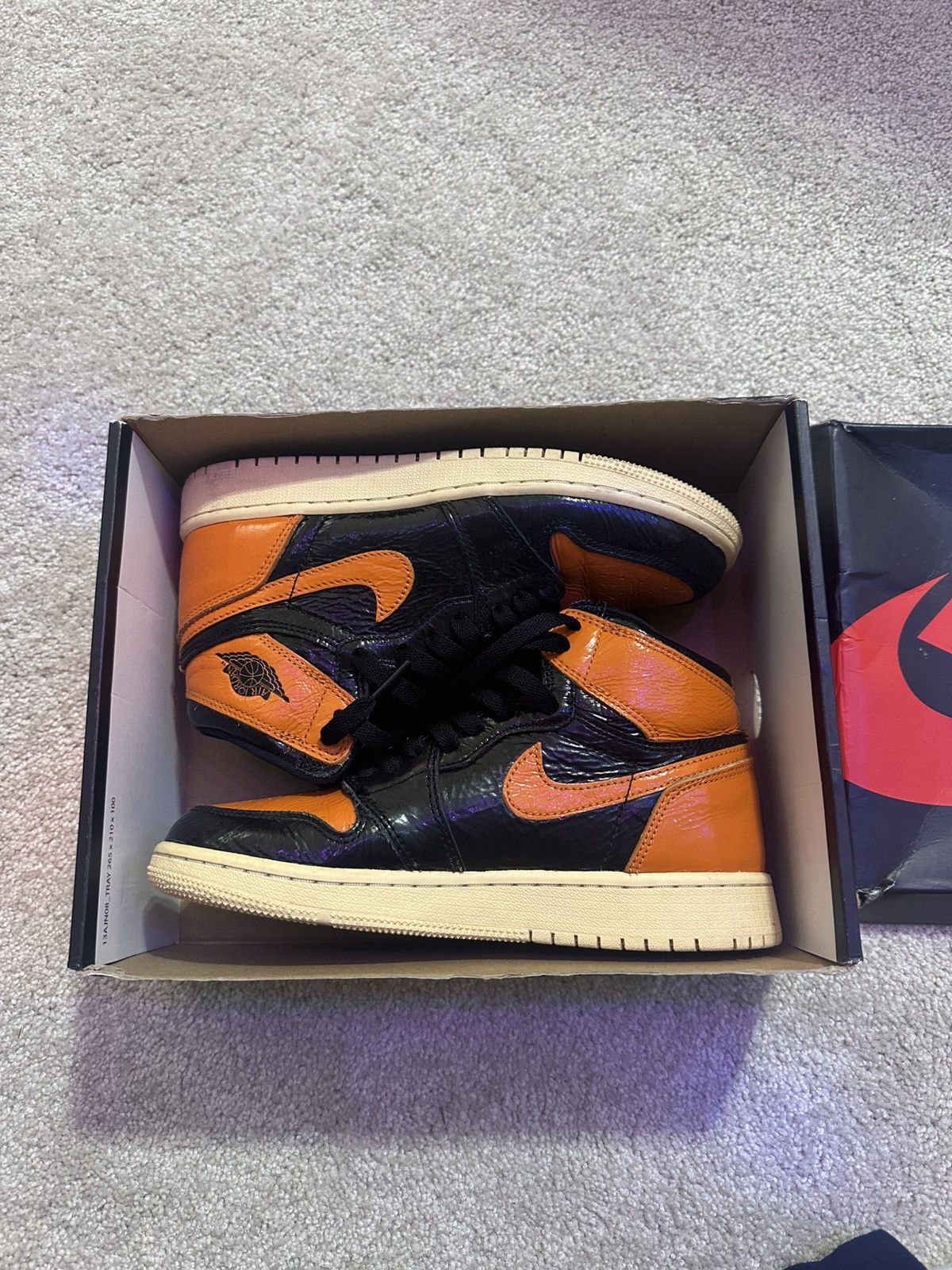 Jordan Brand Air Jordan 1 Retro High OG GS ‘Shattered BackBoard 3.0’ Size US 5 / EU 37 - 1 Thumbnail