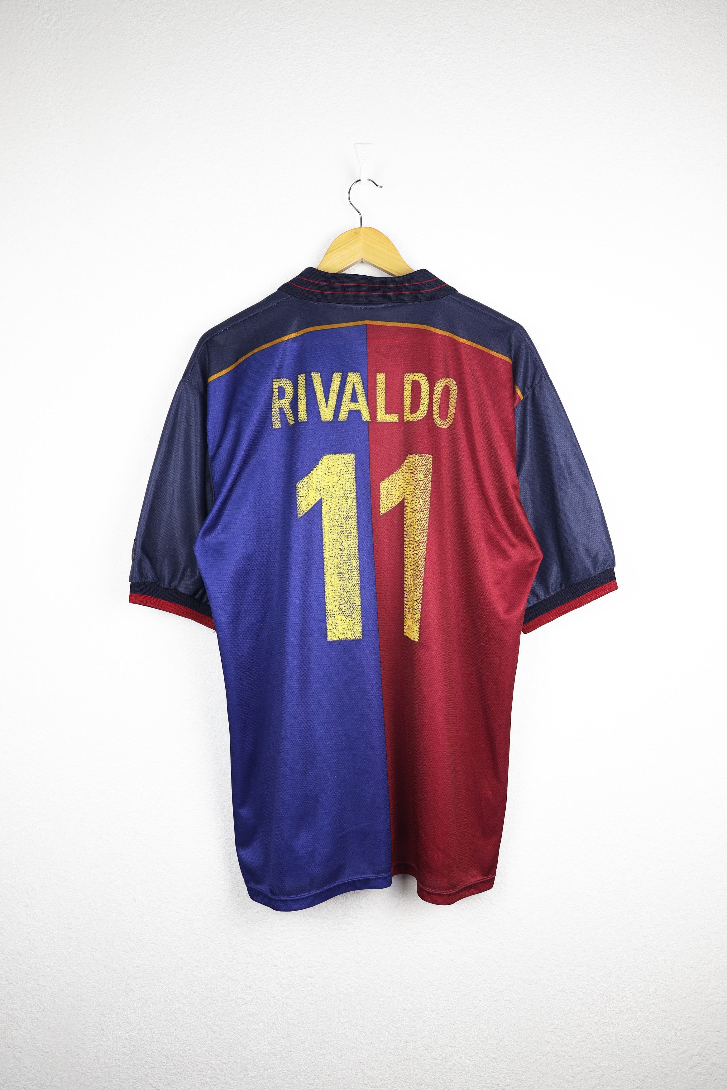 Vintage Vintage F.C. Barcelona "Rivaldo" 1999 Soccer Jersey T-shirt Size US XL / EU 56 / 4 - 8 Thumbnail