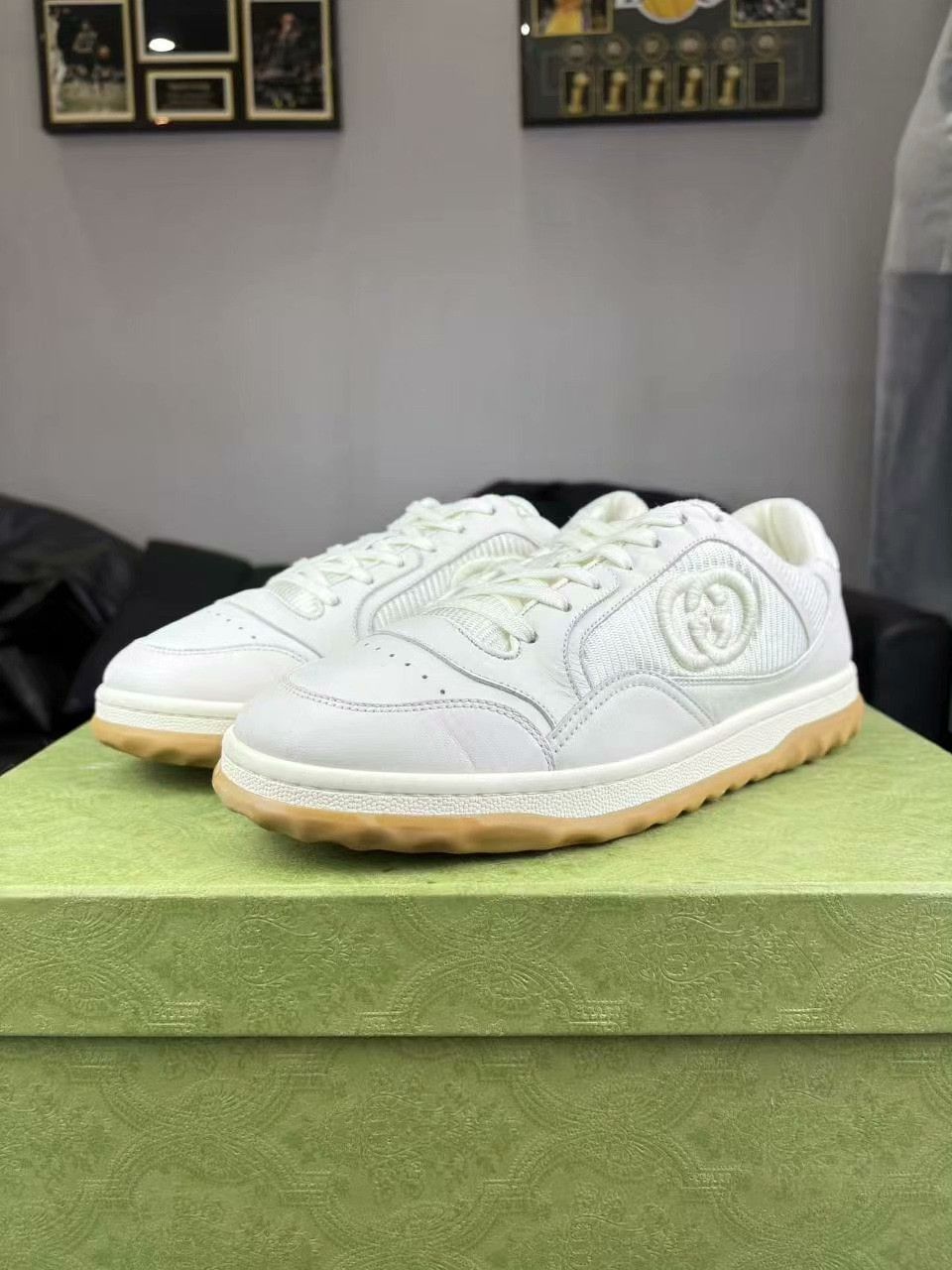 Gucci Gucci Distressed White Lowtop Sneakers 39.5 Men Size US 7 / EU 40 - 1 Thumbnail
