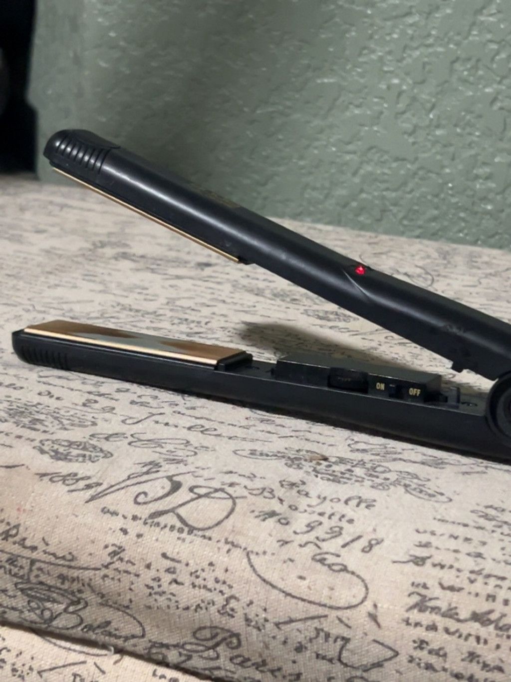 ANDSUNS Andis Black Flat Iron with Gold Ceramic Plates Size ONE SIZE - 2 Thumbnail