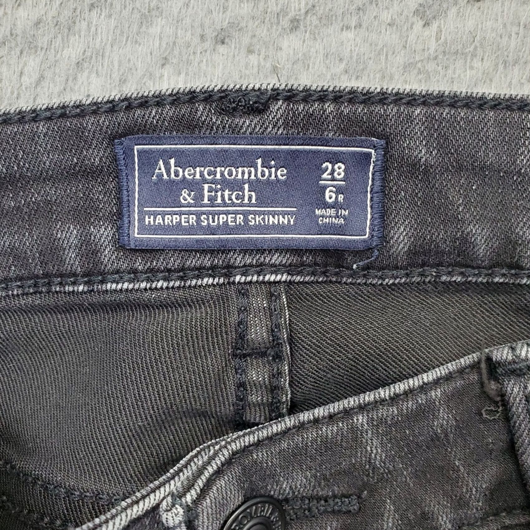 Abercrombie & Fitch Abercrombie & Fitch Skinny Jeans Womens 28 Black Cotton Distressed Frayed Hem Jeans Size 28" / US 6 / IT 42 - 7 Thumbnail