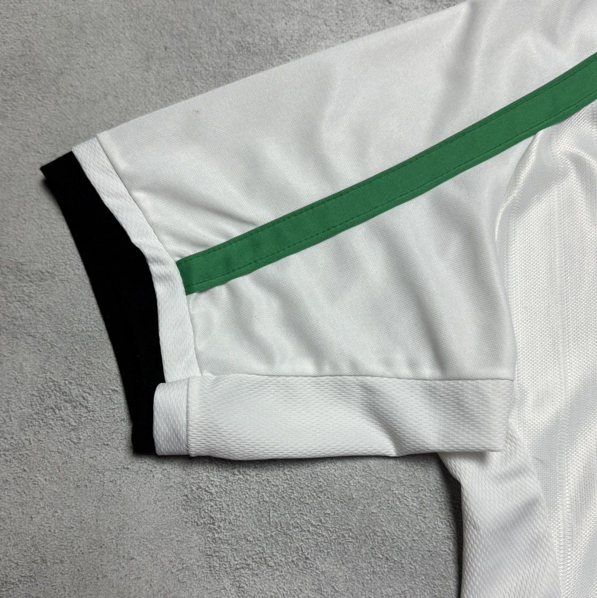 Umbro Celtic 2001 2002 Away Football Shirt Soccer Jersey Umbro Size US M / EU 48-50 / 2 - 5 Thumbnail