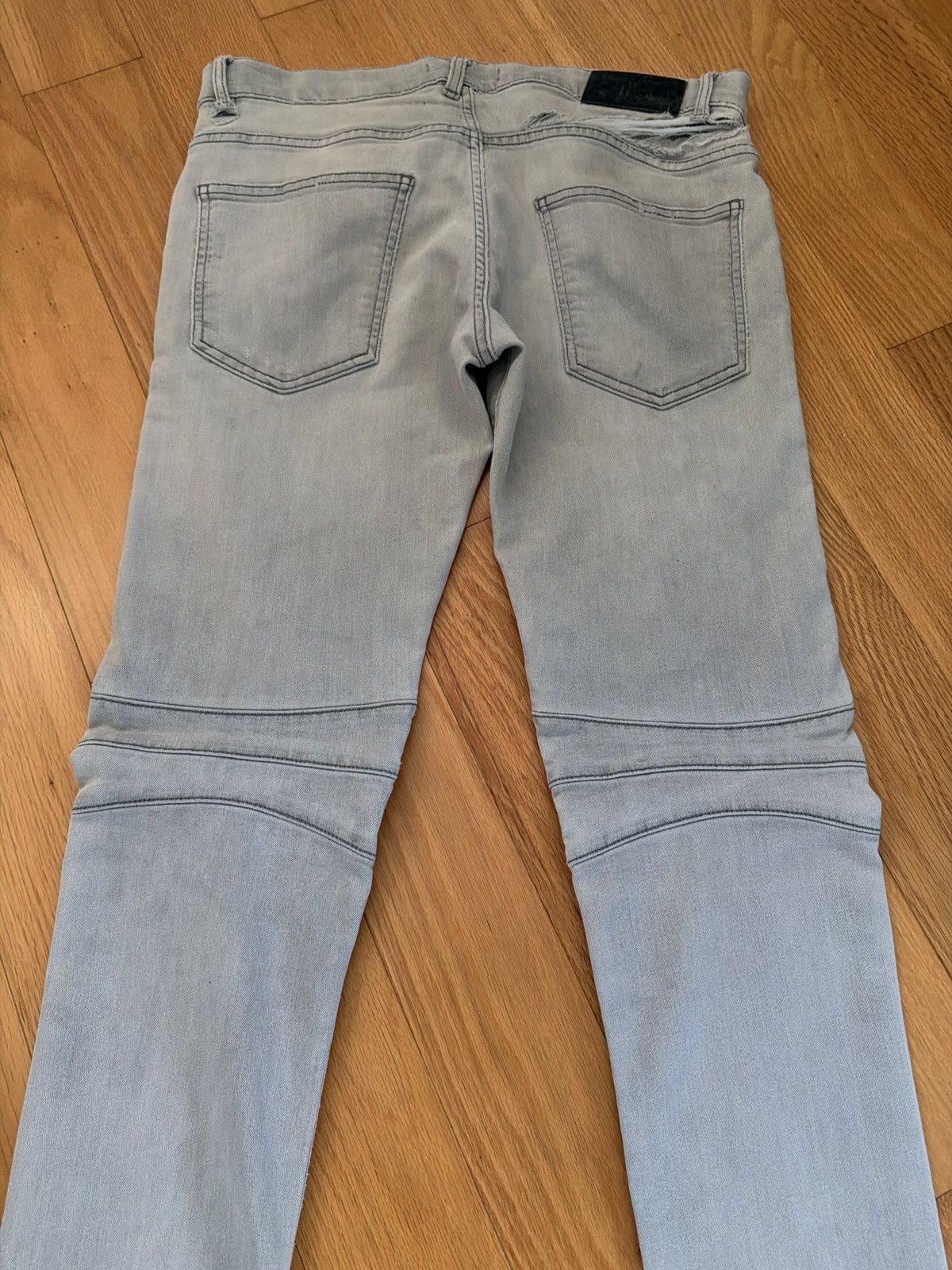 Pierre Balmain Pierre Balmain Light Grey Thrashed Biker Moto Skinny Denim. Size US 33 - 10 Thumbnail