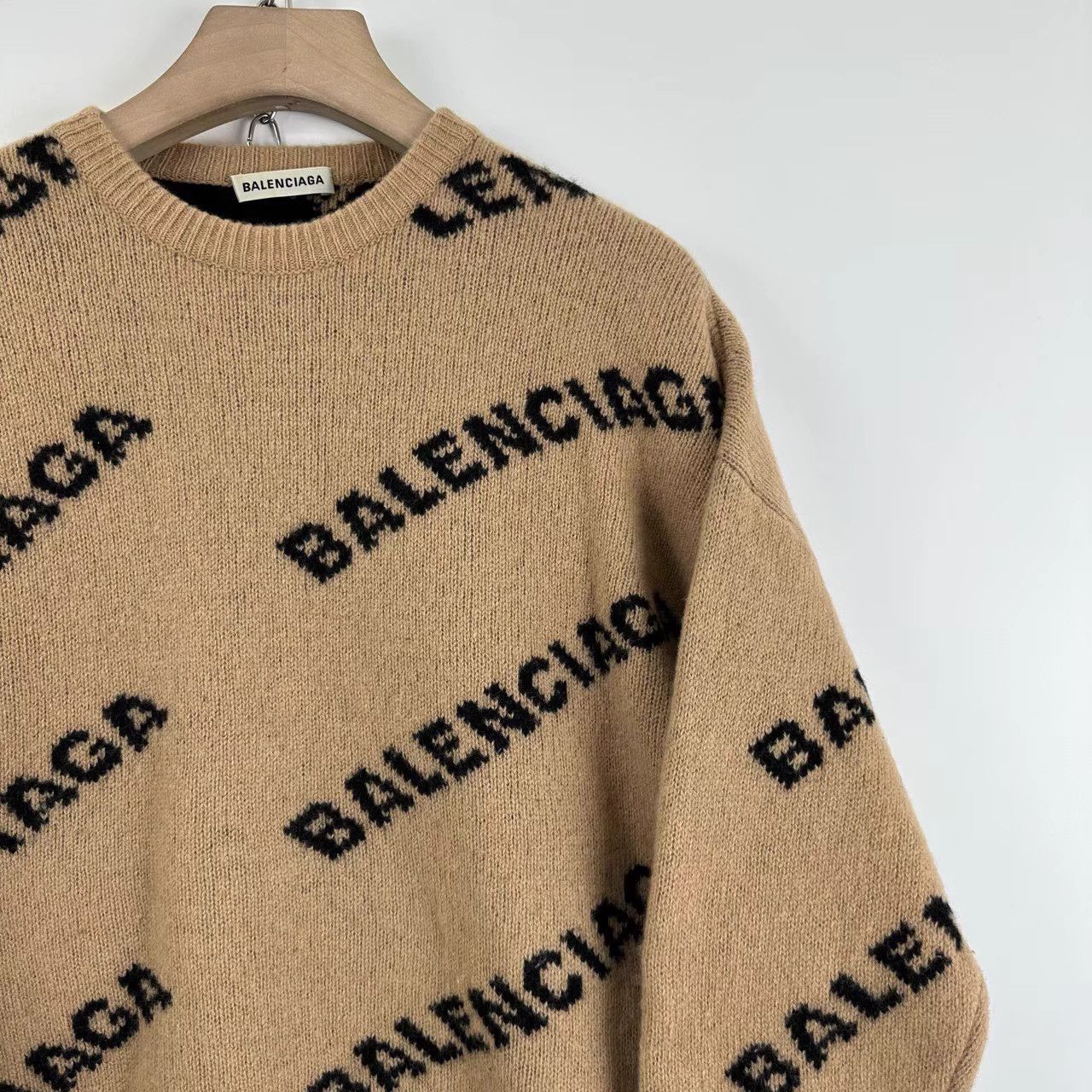 Balenciaga Balenciaga All-Over Logo Camel Sweater K12 Size US XS / EU 42 / 0 - 5 Thumbnail