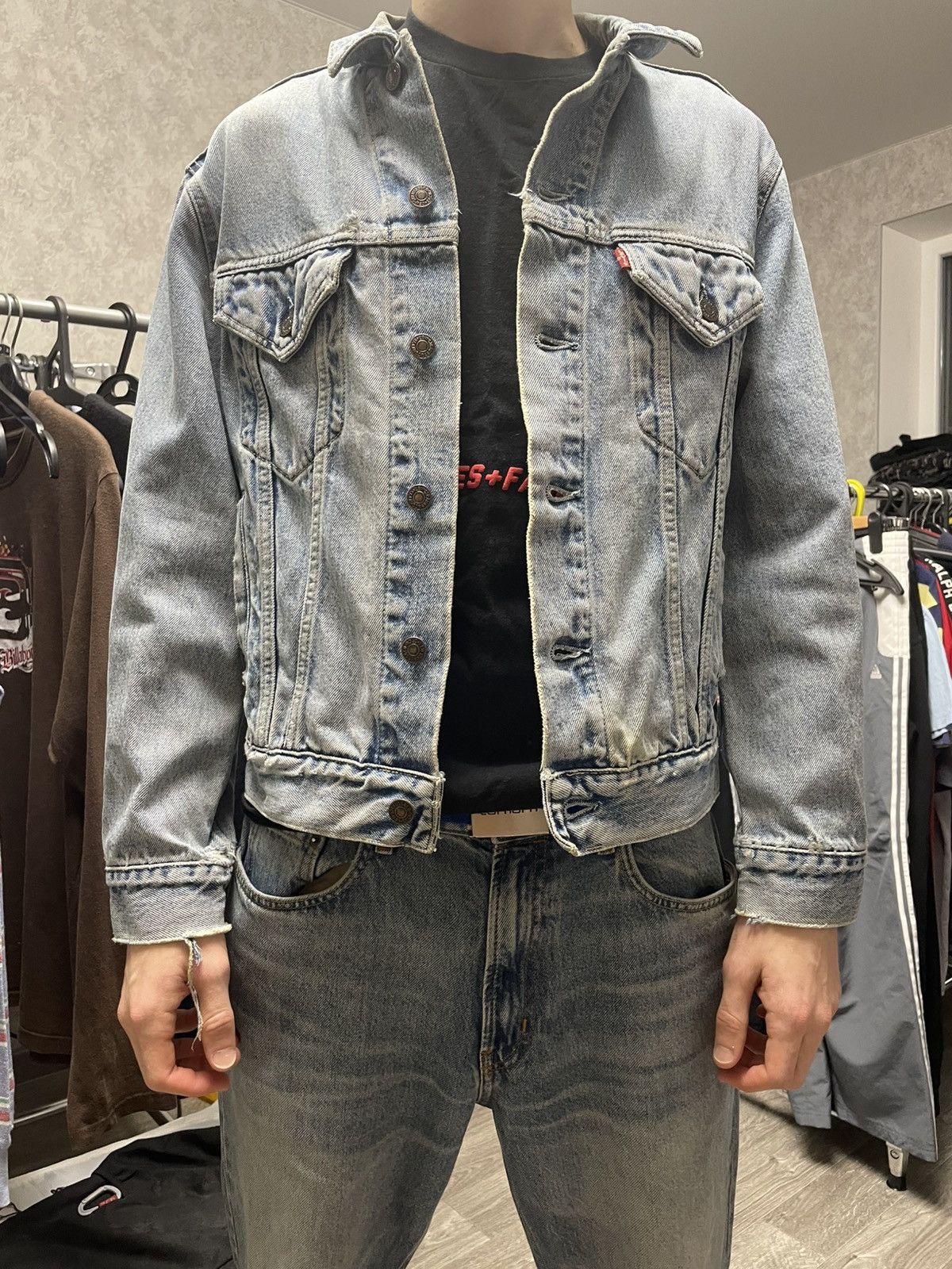 Levi's Vintage Clothing Vintage 92s Levis Blue Distressed Denim Jacket Made In Italy Size US S / EU 44-46 / 1 - 1 Thumbnail