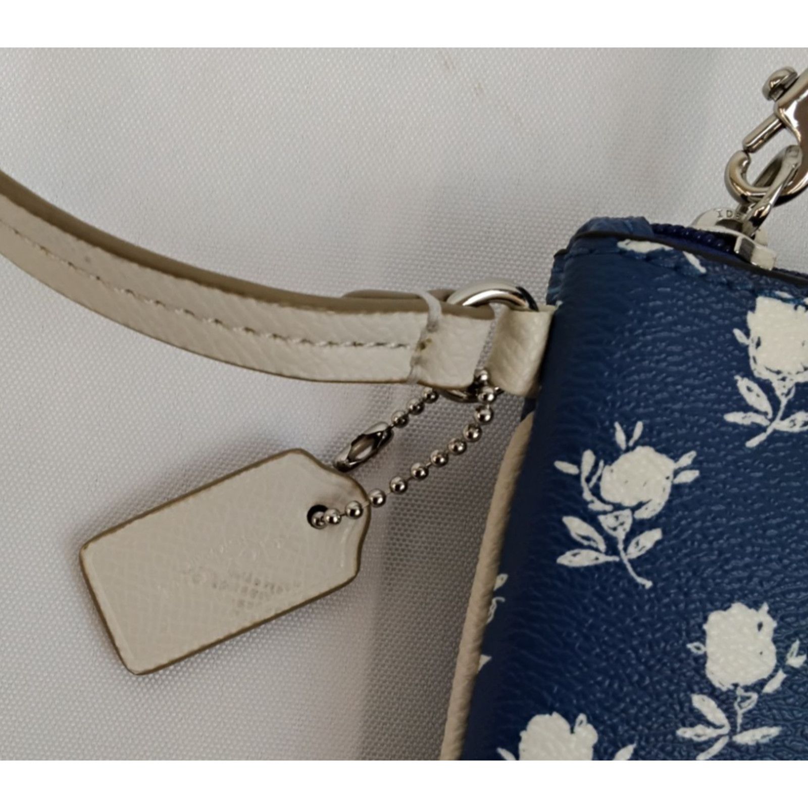 Coach Coach Wristlet Pouch Wallet Blue White Floral Print Leather Size ONE SIZE - 5 Thumbnail