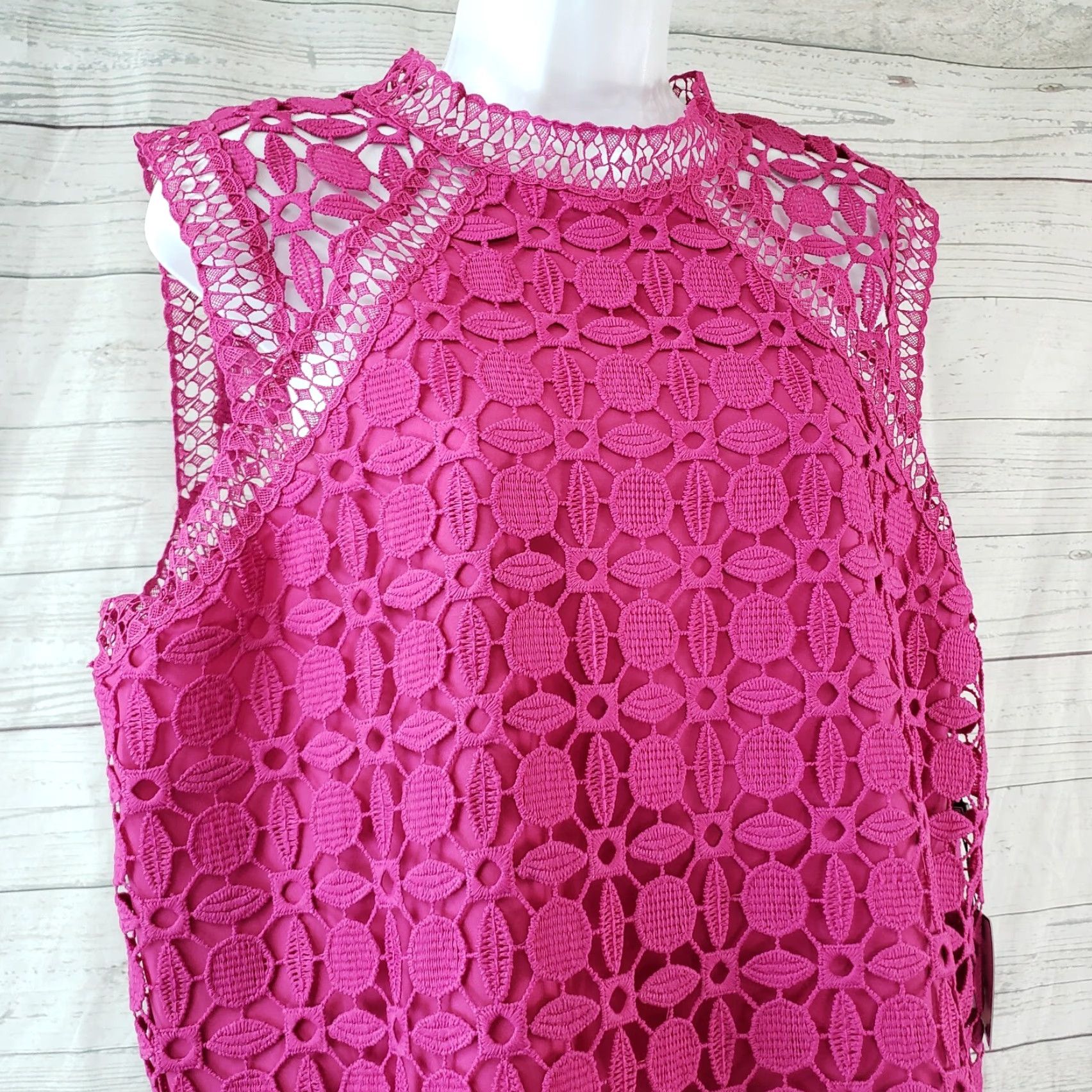 Laundry by Shelli Segal Laundry by Shelli Segal Womens Top Sleeveless Pink Crochet Lace Overlay 16 Blouse Shirt Adult Womens Size XXL / US 16-18 / IT 52-54 - 2 Thumbnail