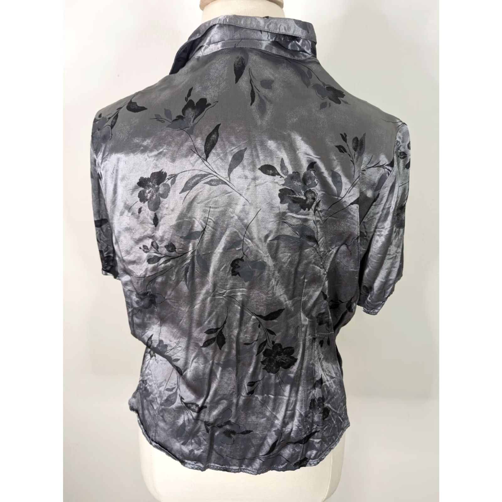 Vintage VINTAGE Gray Floral Short Sleeves Button Satin Blouse Top 22/24W 2XL Womens Shirt Blouse 80s 90s Y2K Fashion Size XXL / US 16-18 / IT 52-54 - 3 Thumbnail