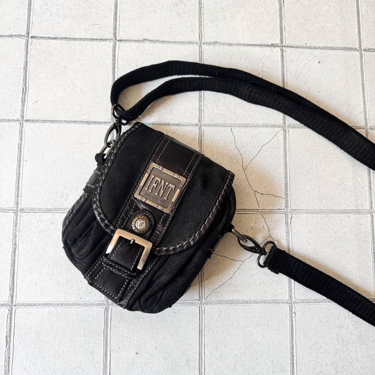20471120 × Japanese Brand Vintage Avant Garde Crossbody Bag Size ONE SIZE - 1 Thumbnail
