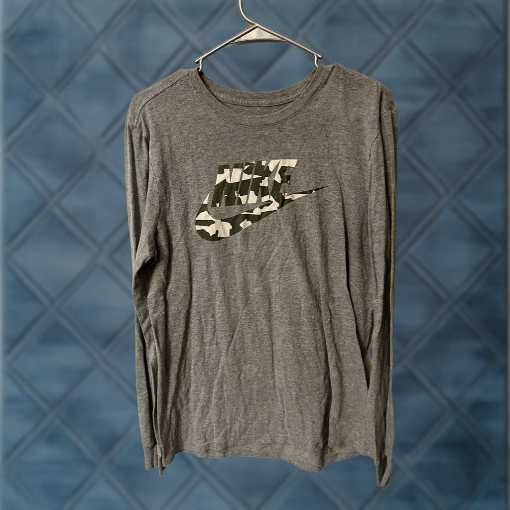 Nike T-Shirt Mens Medium Gray Camo Long Sleeve Swoosh Athletic Cut, Men's