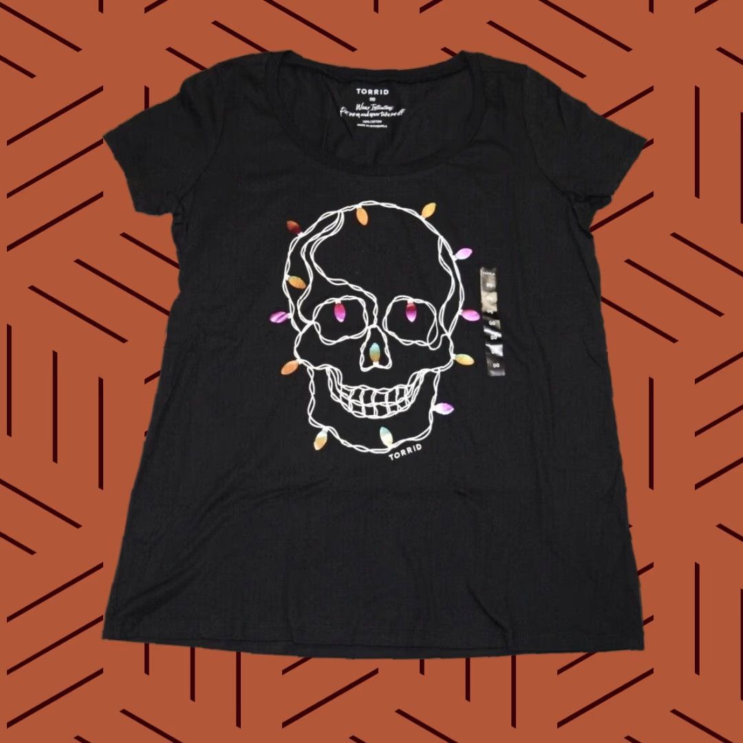 Torrid TORRID Womens Plus Size 00 Black Short Sleeve T-Shirt with Metallic Skull Print Casual V-Neck Size XXS / US 00 / IT 34 - 1 Thumbnail