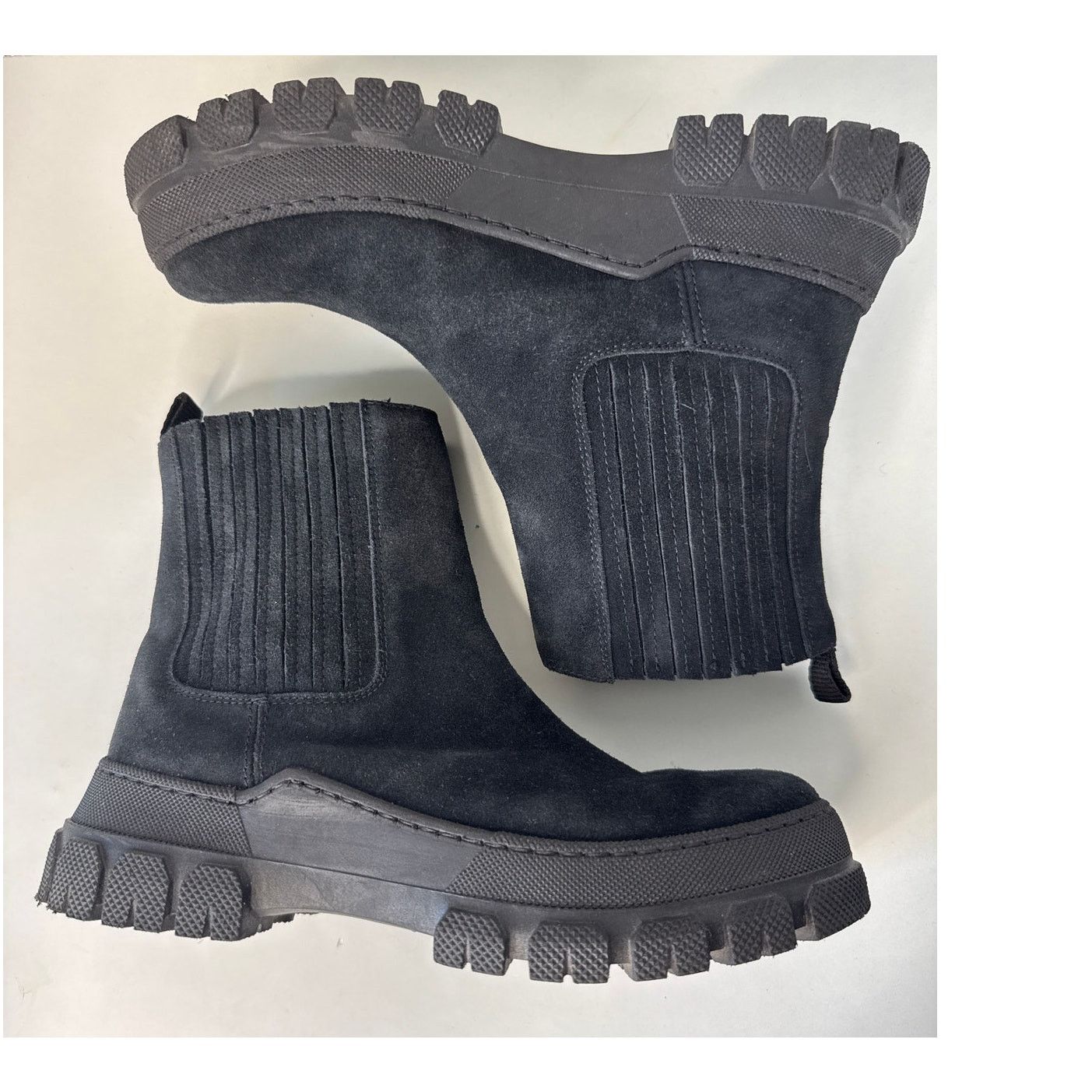 Other Boemos Suede Platform Chelsea Boots Lug Sole Italy size 37 Size US 6.5 / IT 36.5 - 8 Thumbnail