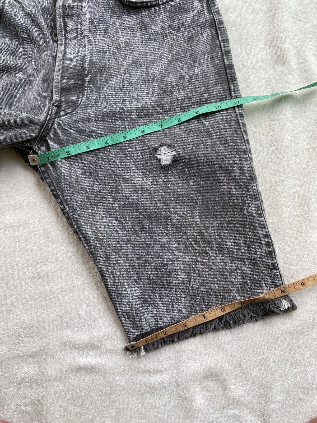 Levi's LEVIS SHORT PANTS DISTRESSED DENIM Size US 33 - 10 Thumbnail