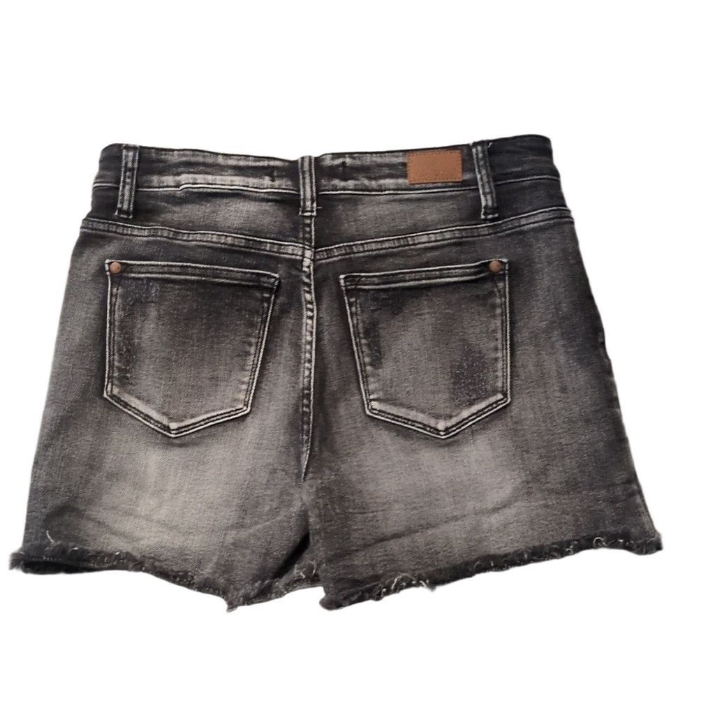 Judy Blue Judy Blue Black Distressed Fringe Shorts Size Large Size 30" / US 8 / IT 44 - 7 Thumbnail