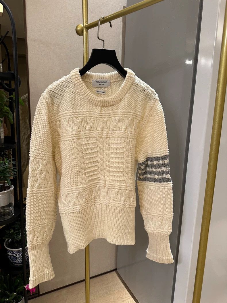 Thom Browne Thom Browne Classic four-bar white Merino wool round-neck Size US M / EU 48-50 / 2 - 1 Thumbnail