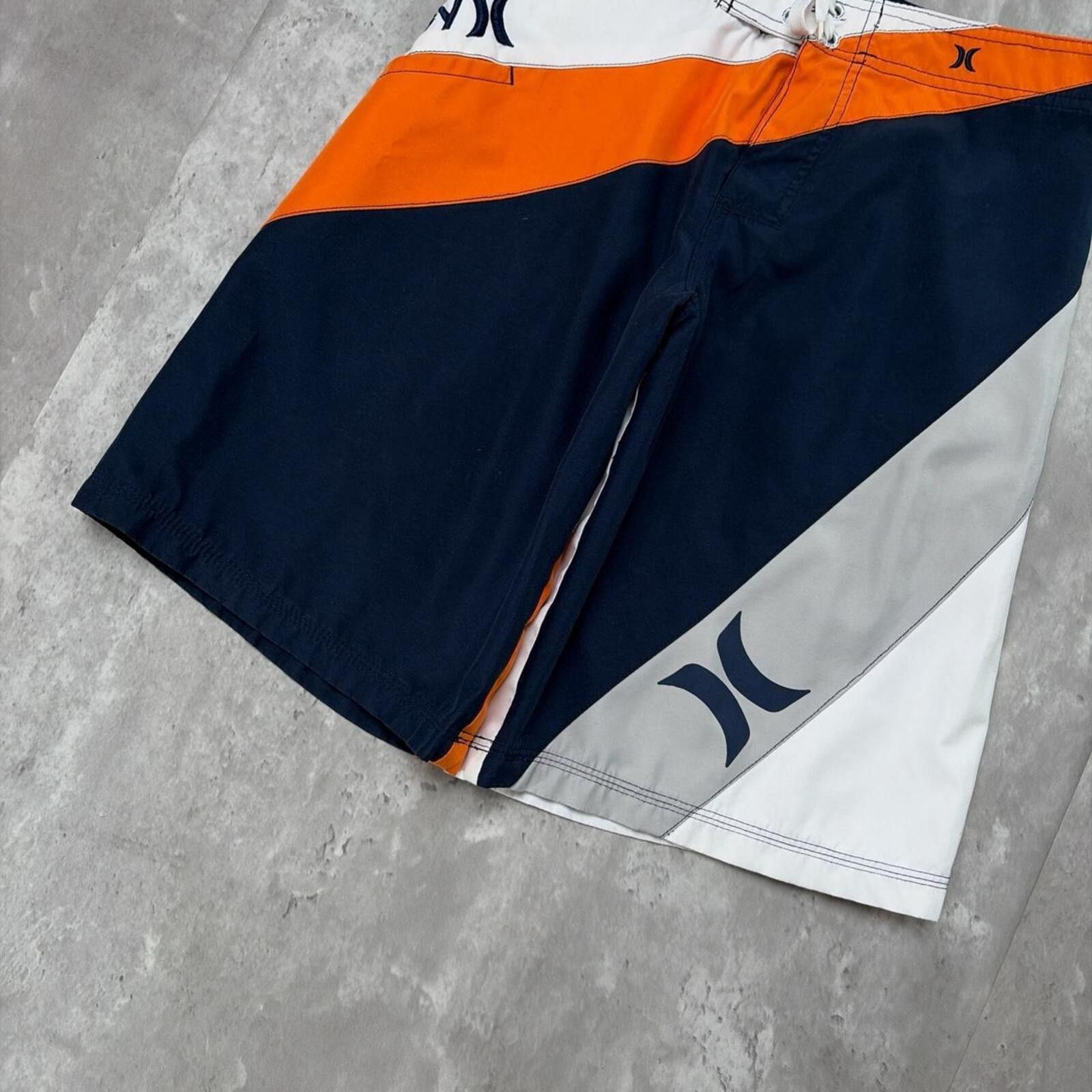 Hurley Y2K White Hurley Surf Grunge Baggy Board Shorts Size 27" / US 4 / IT 40 - 3 Thumbnail