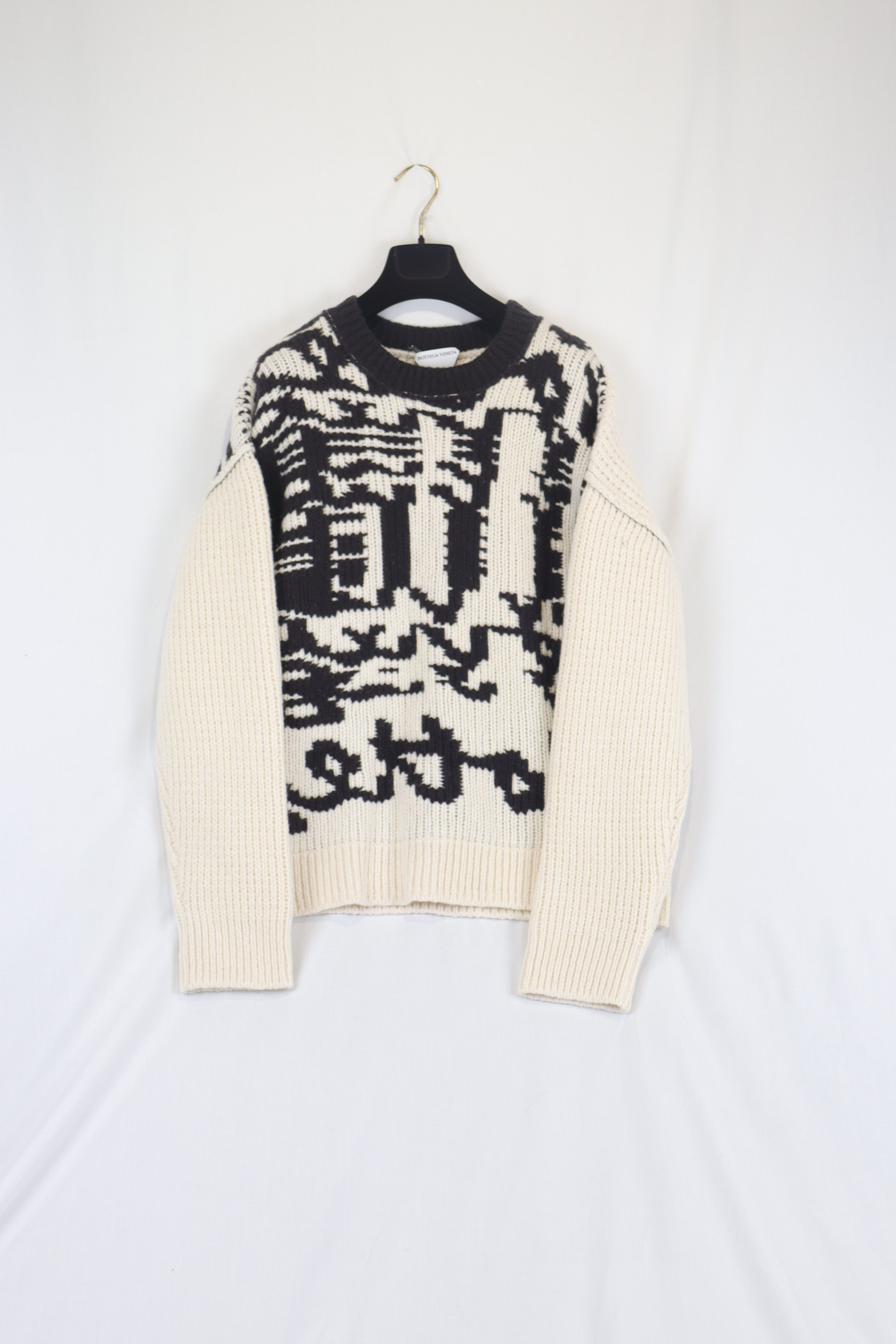 image of Bottega Veneta O1Rshd11223 Logo Jacquard Sweater In Beige & Black in Beige/Black, Men's (Size 2XL)