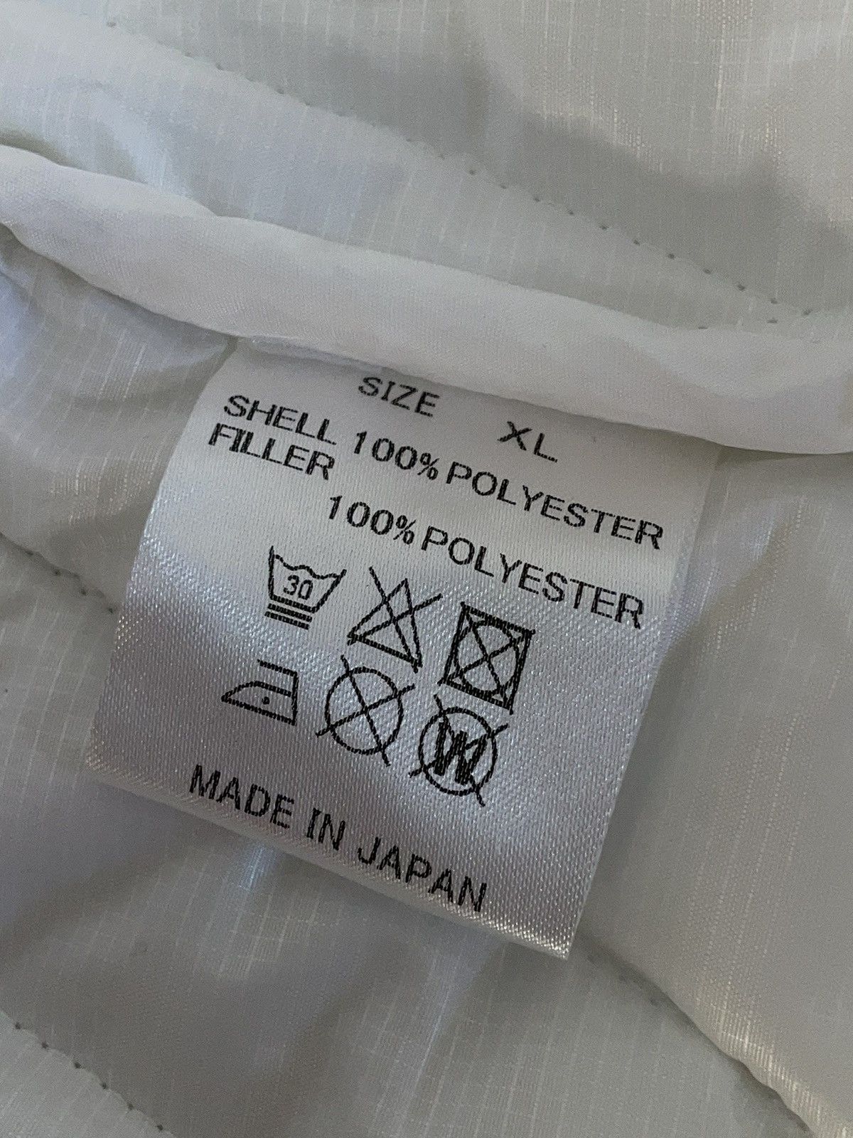 Vlone Vlone V Logo Pattern Quilted Puffer Jacket White Size XL Size US XL / EU 56 / 4 - 7 Thumbnail