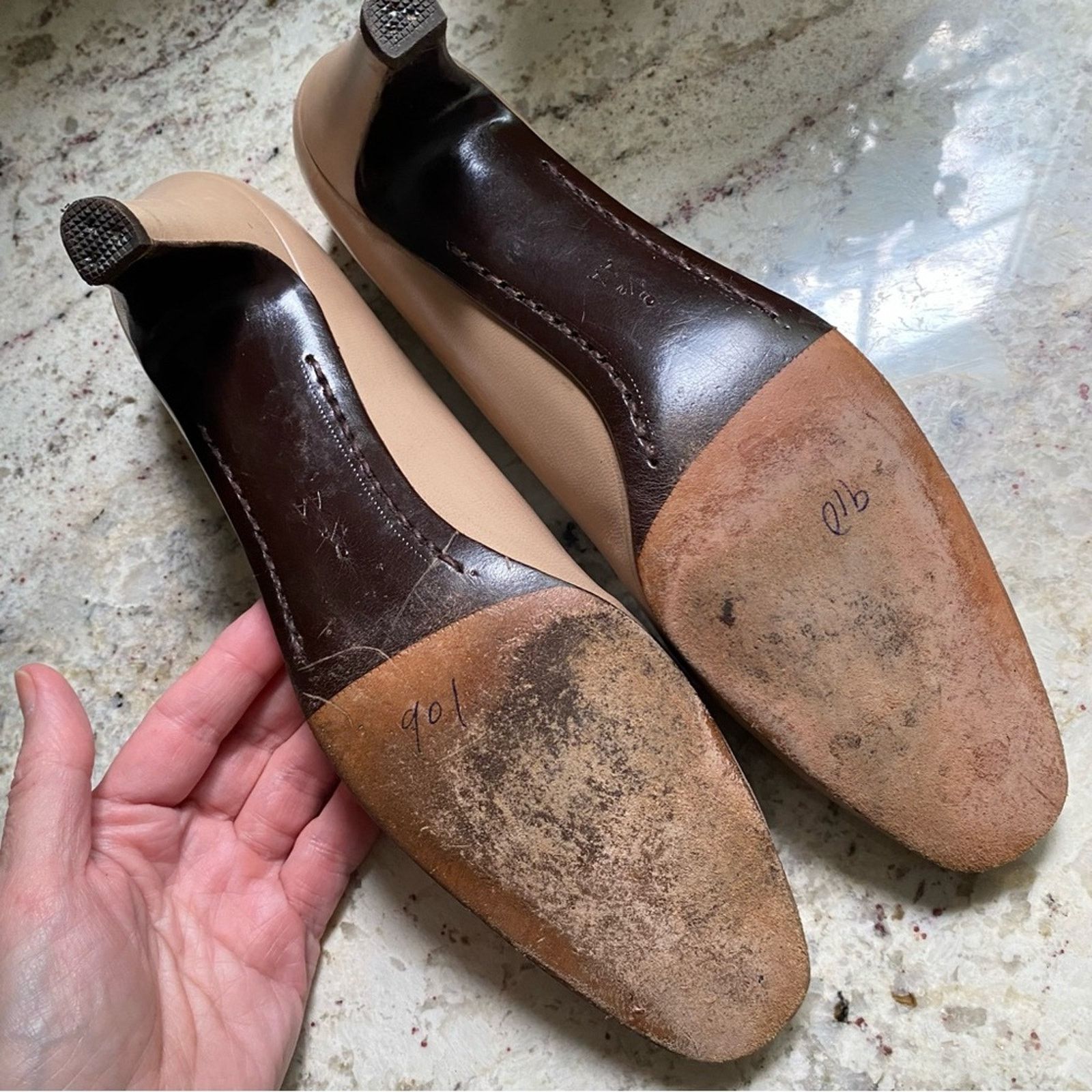 Other Helene Arpels Tan Leather Classic Pumps Italy 9.5 AA Size US 9.5 / IT 39.5 - 13 Thumbnail