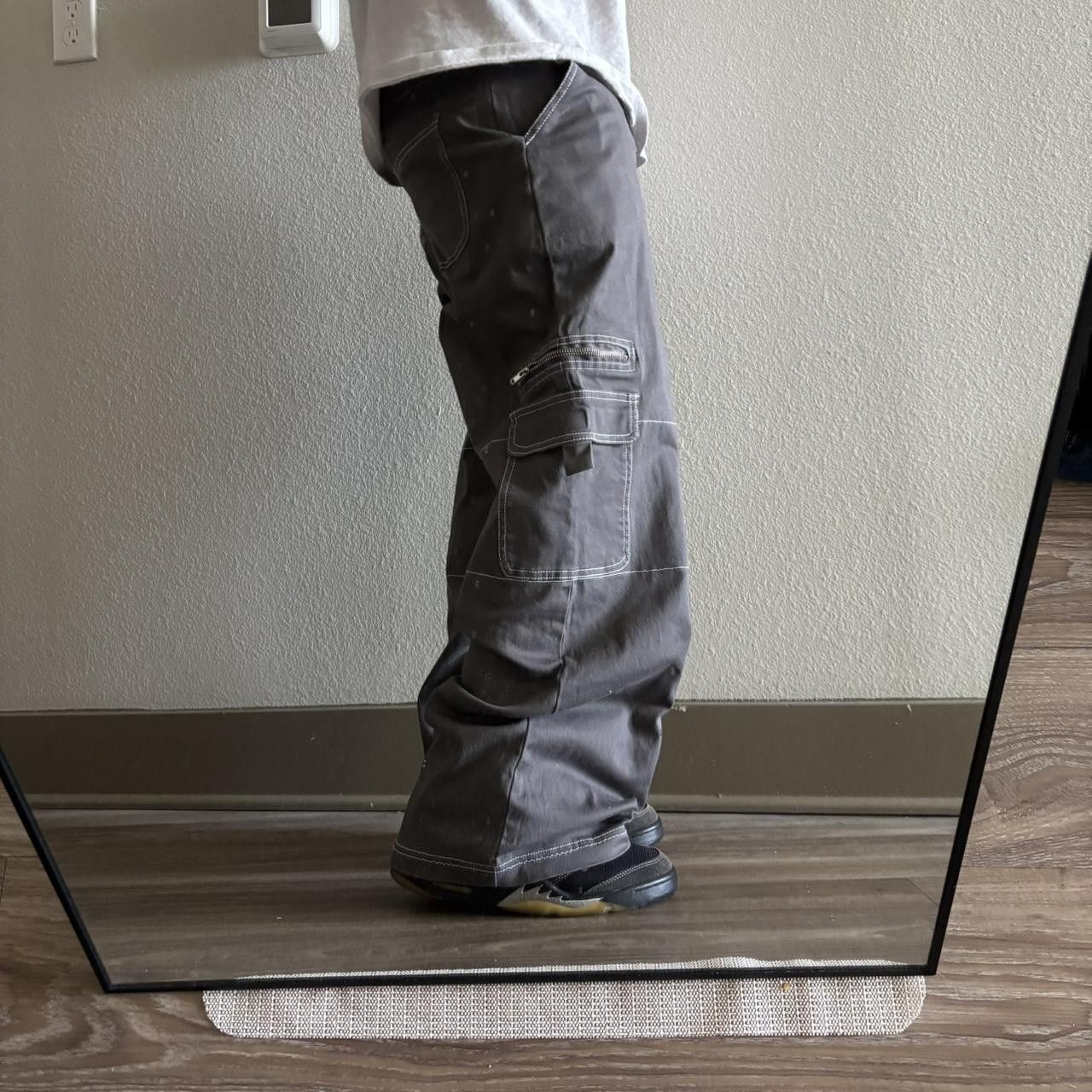 Vintage Crazy Vintage Y2K/2000s Baggy Grey Streetwear Skater Style Cargo Pants! 29x29 Size US 29 - 2 Thumbnail