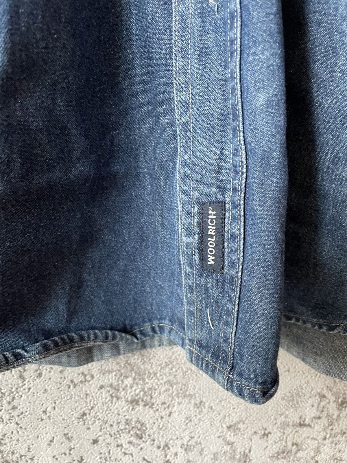 Vintage Vintage Woolrich Denim Jeans Button Up Shirt Size US L / EU 52-54 / 3 - 4 Thumbnail