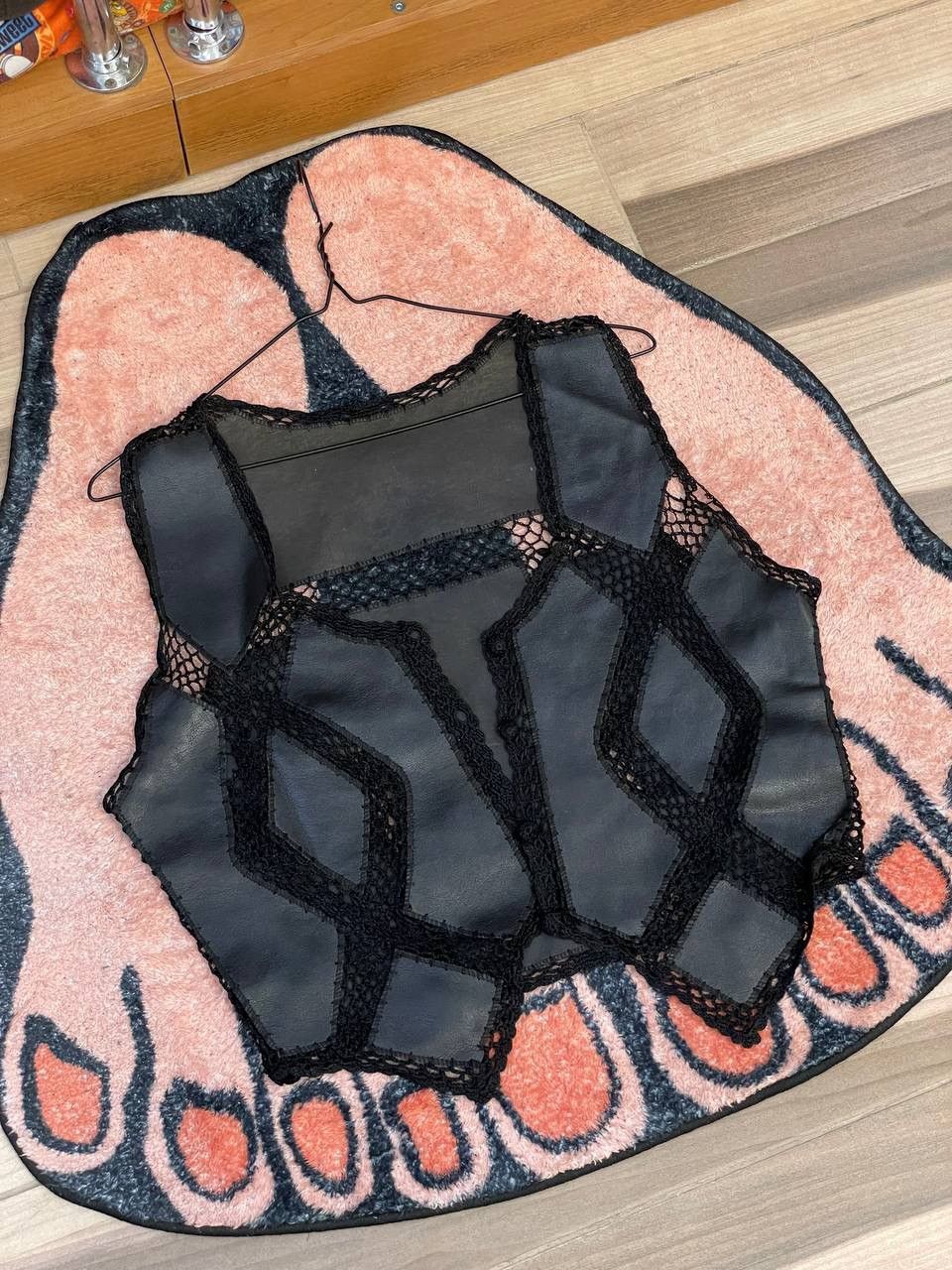 Leather Avant Garde Abstrakt Design Leather Vintage Tank Top Vest Size M / US 6-8 / IT 42-44 - 1 Thumbnail