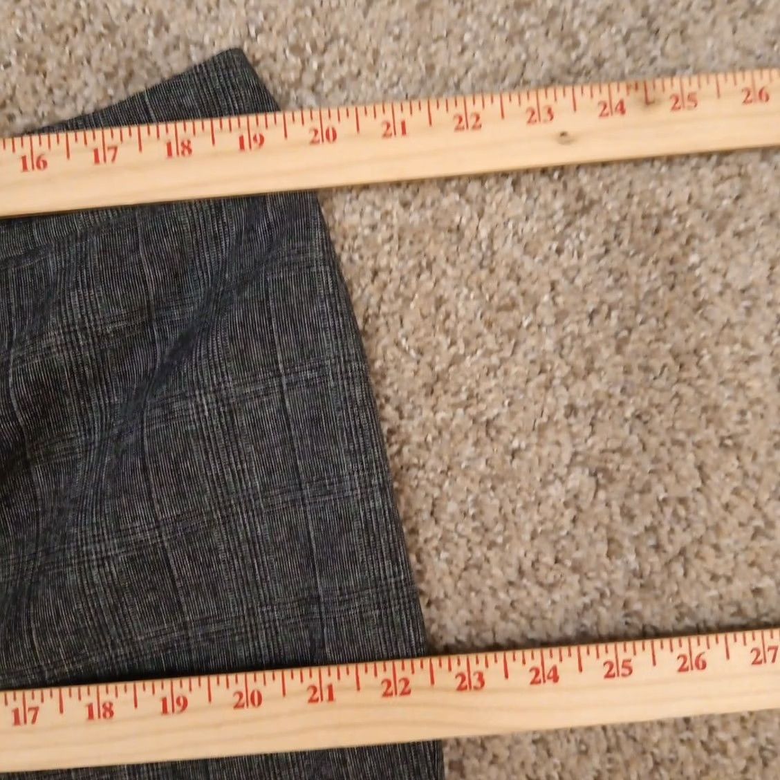 Kasper Kasper Dress Pants Womens Size 16 Gray Plaid Polyester Lined 38x29 High Rise Straight Front Style Dress Pants Womens Mens? Size 38" / US 16 / IT 52 - 3 Thumbnail