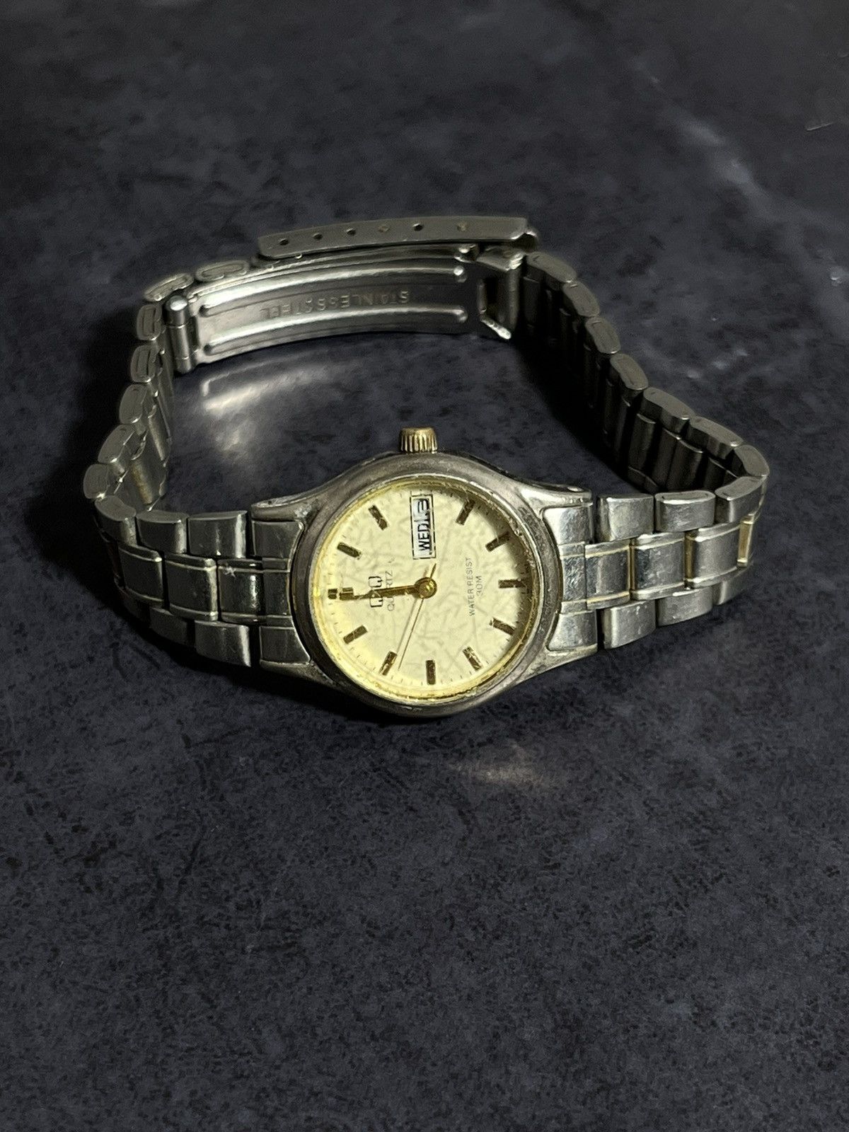 Run The Jewels Vintage Q&Q Quartz Watch | Day-Date | Japanese Brand Size ONE SIZE - 6 Thumbnail