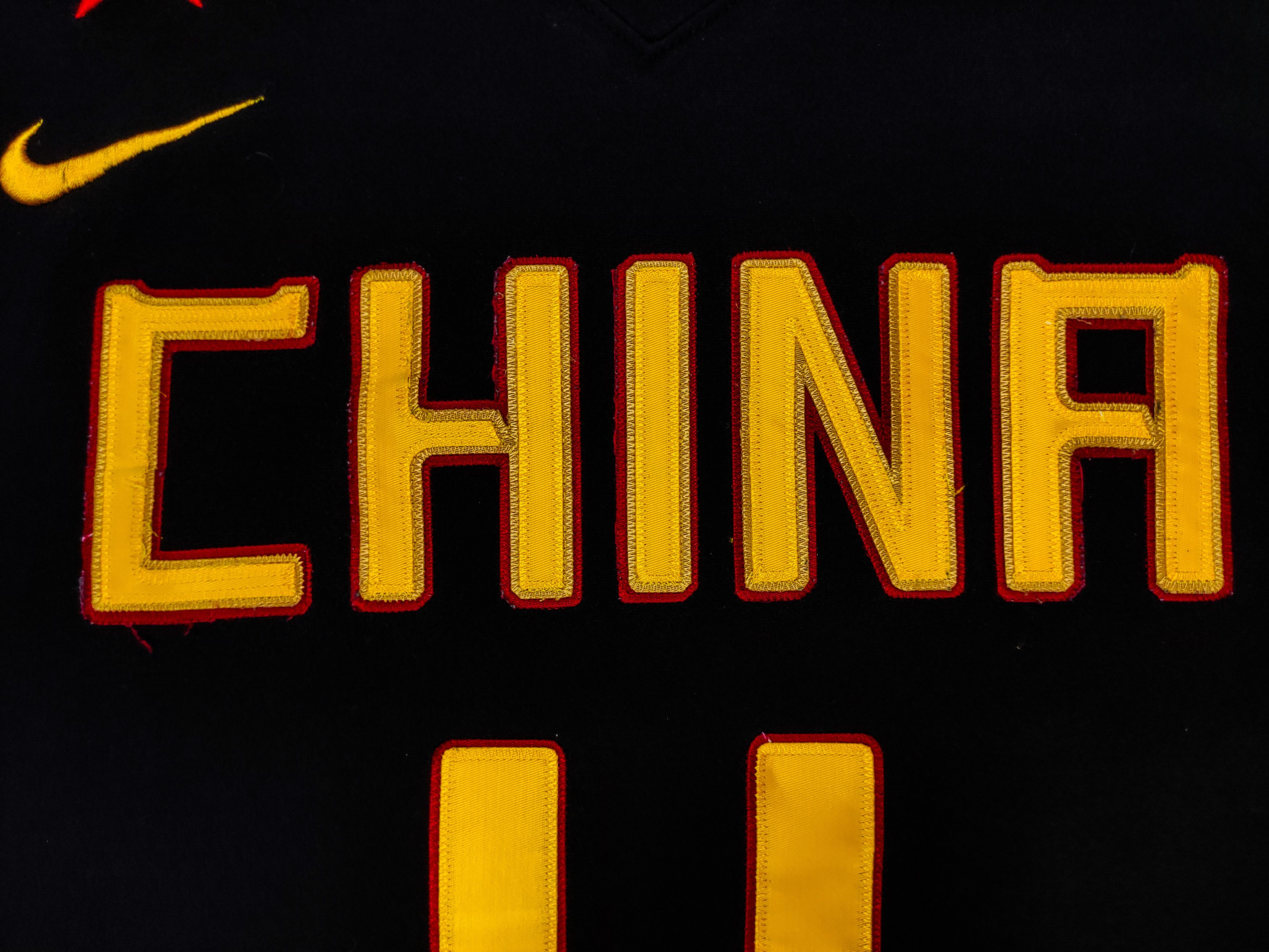 Nike Yi J.L. #11 China Basketball Yi Jianlian Jersey Shirt Kit Size US XL / EU 56 / 4 - 6 Thumbnail