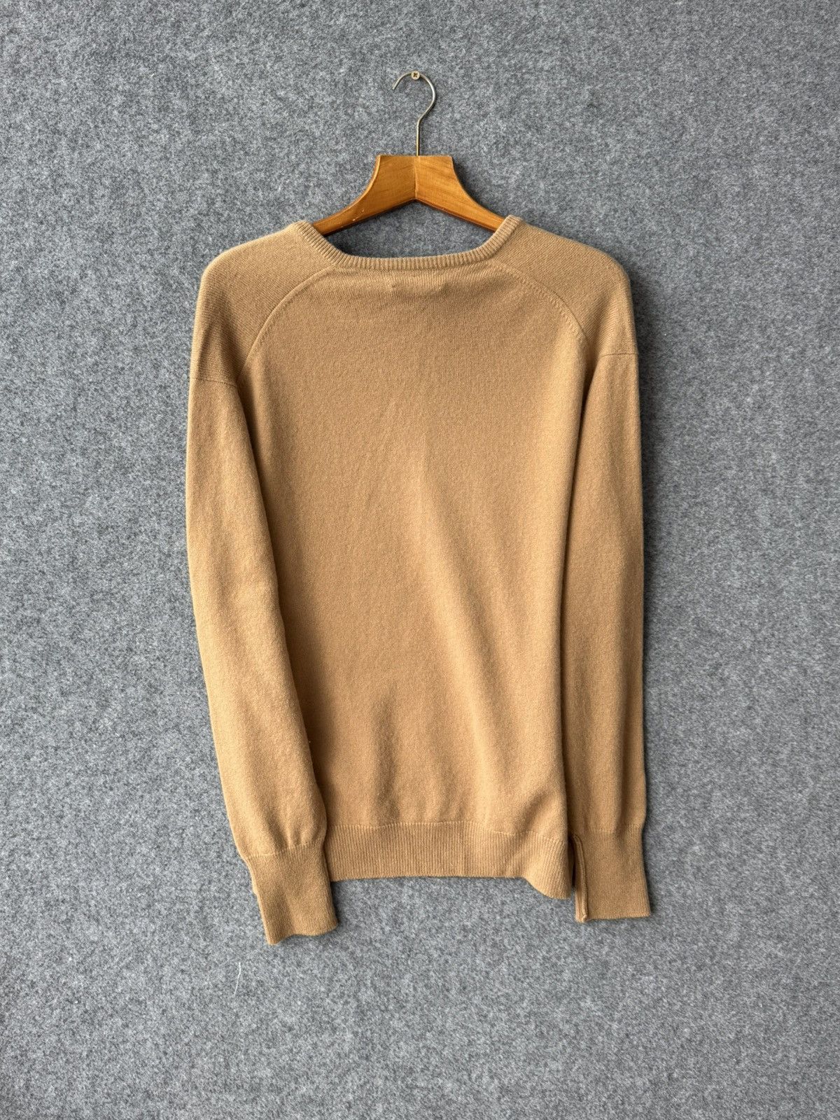 Barrie Barrie Lambswool Made in Scotland beige V-Neck Jumper Size US XL / EU 56 / 4 - 5 Thumbnail
