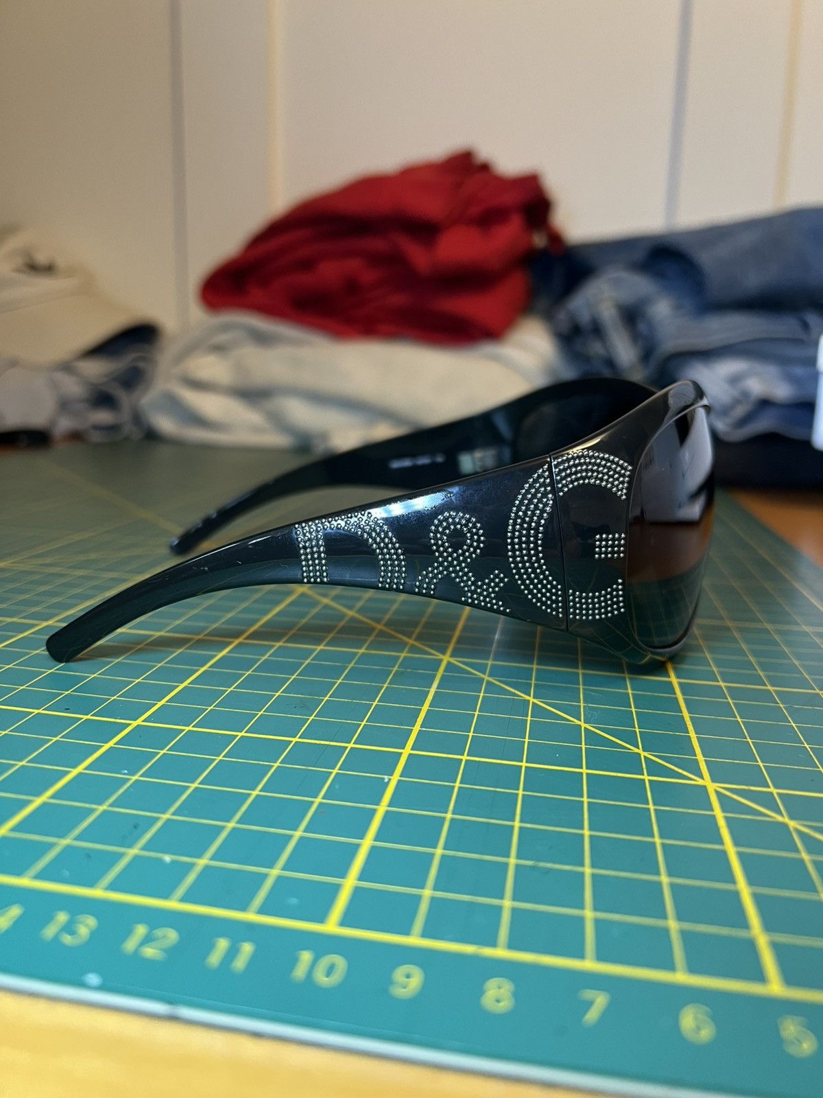Dolce & Gabbana Vintage Dolce & Gabbana 8008 rhinestone logo ski sunglasses Size ONE SIZE - 16 Thumbnail