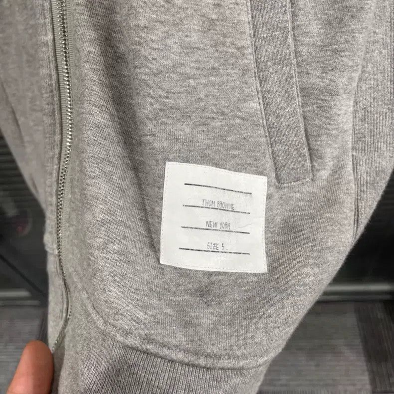 Thom Browne Thom Browne Gray four-striped zippered hooded sweatshirt Size US XXL / EU 58 / 5 - 5 Thumbnail
