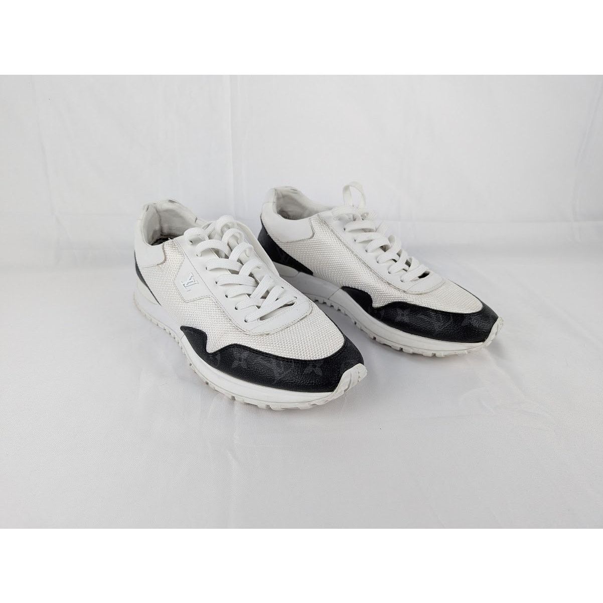 Louis Vuitton o1rshd1 Run Away Monogram Sneakers in White/Black Size US 10 / EU 43 - 9 Thumbnail