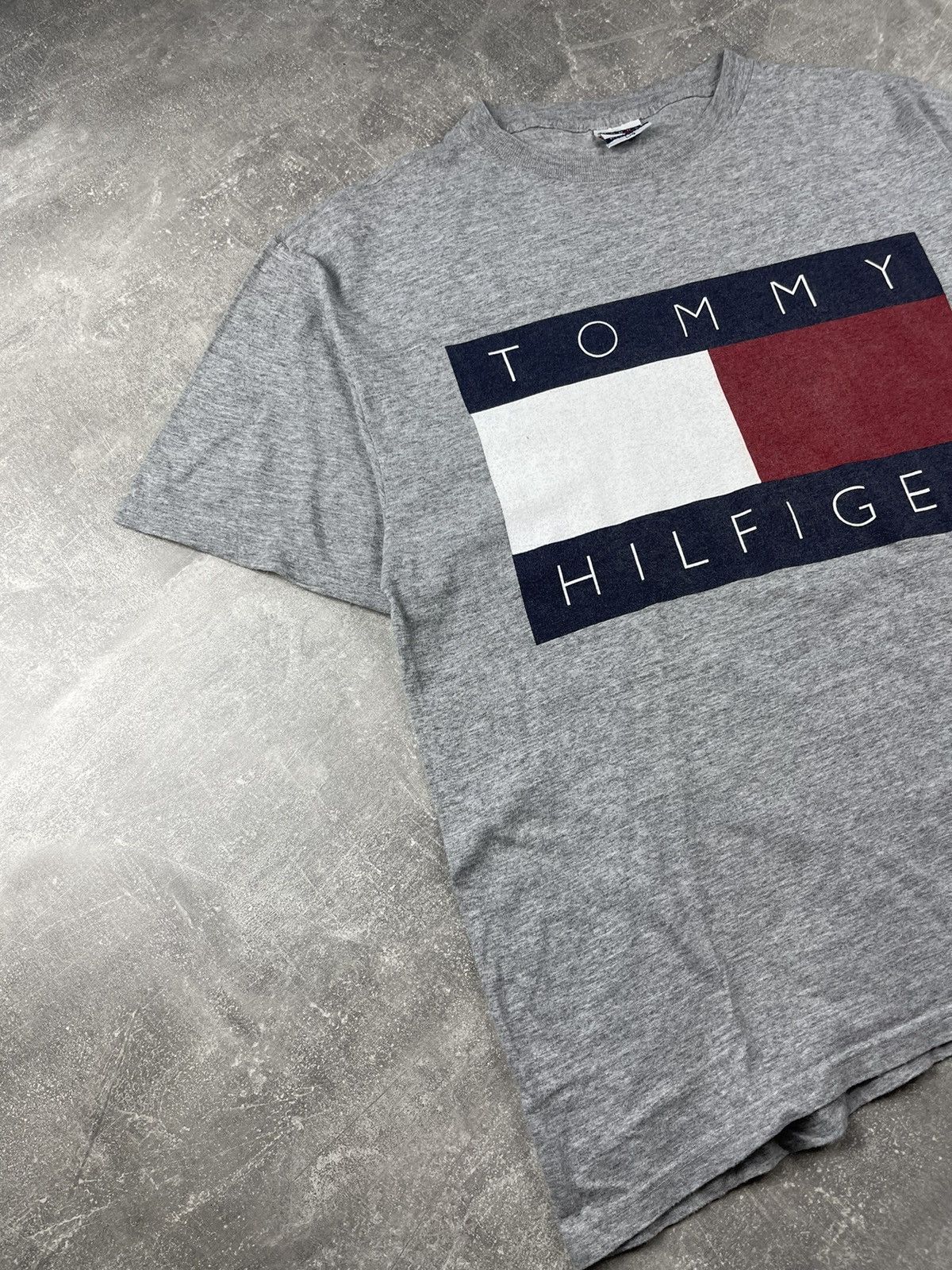 Tommy Hilfiger × Vintage Tommy Hilfiger Vintage 90s Rare Big Logo 1996 T-Shirt Size US L / EU 52-54 / 3 - 4 Thumbnail