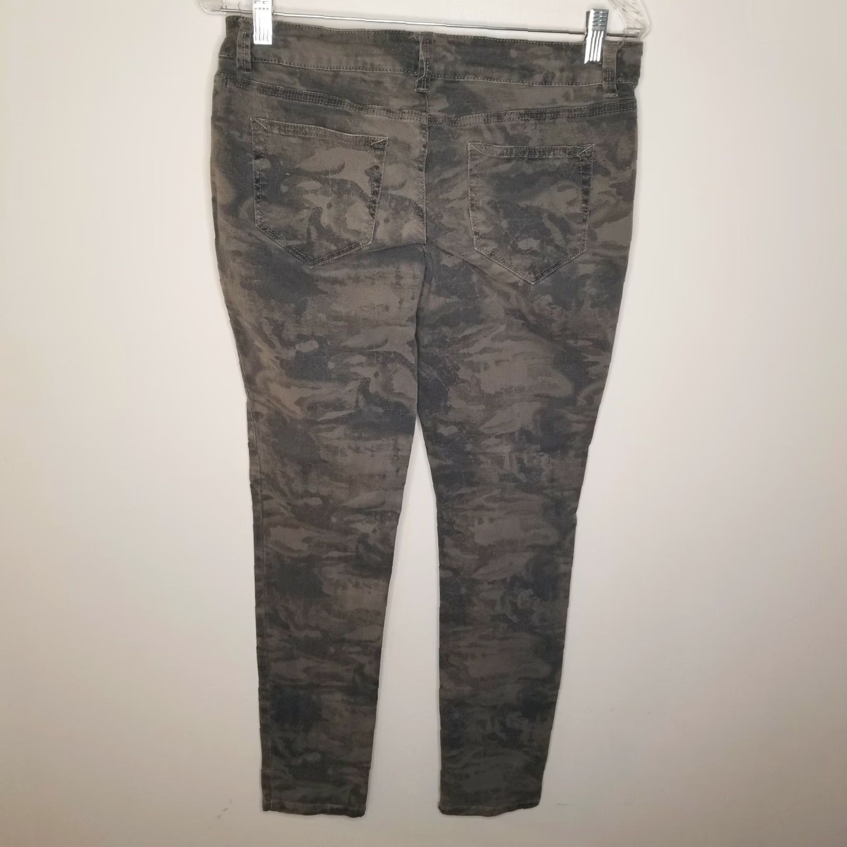 Vintage MAURICES Women's Green Brown Camo Skinny Jeans Size M Regular Size 32" / US 10 / IT 46 - 4 Thumbnail