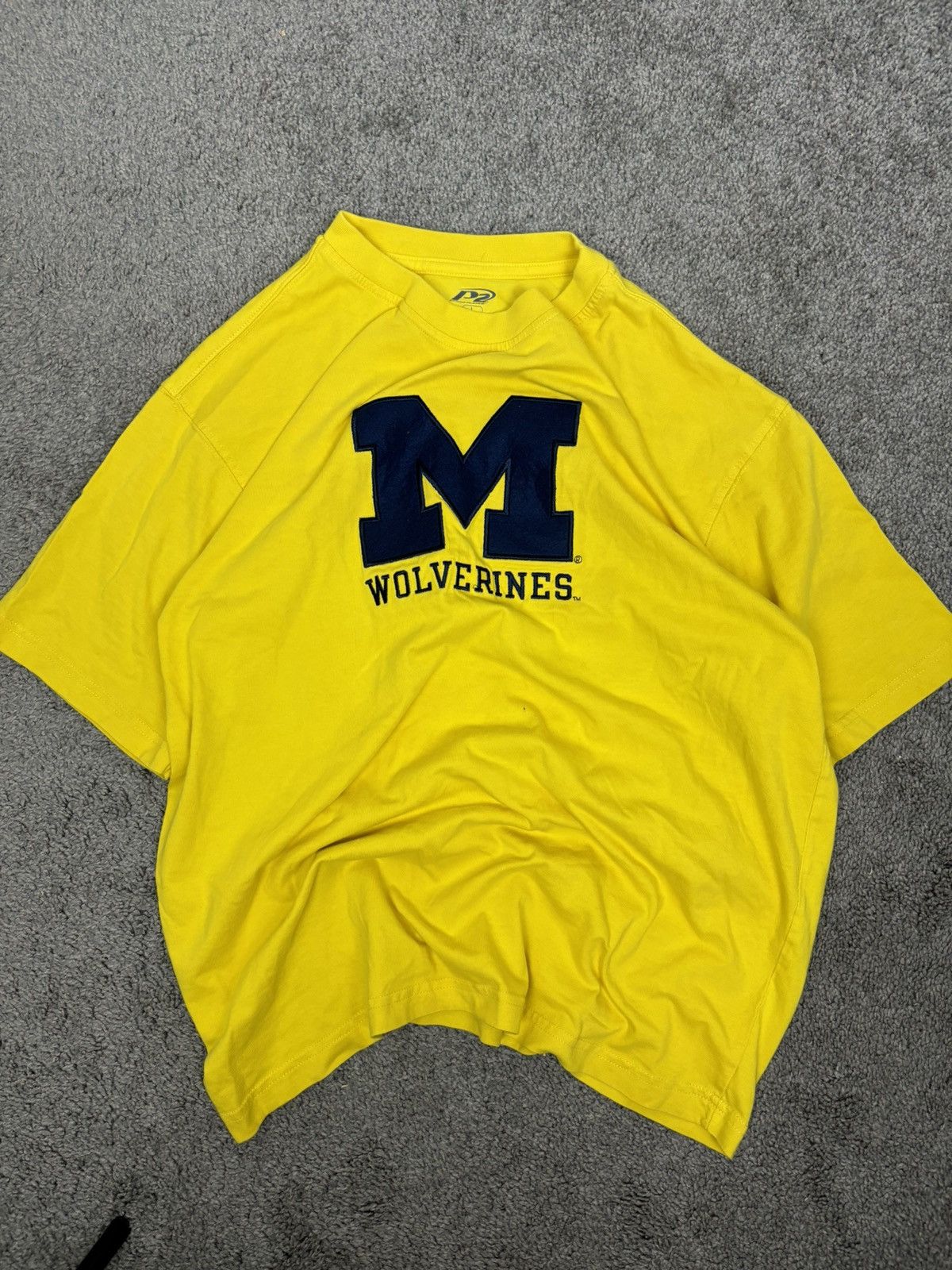 Vintage Yellow u of m michigan wolverines embroidered tshirt Size US L / EU 52-54 / 3 - 1 Thumbnail