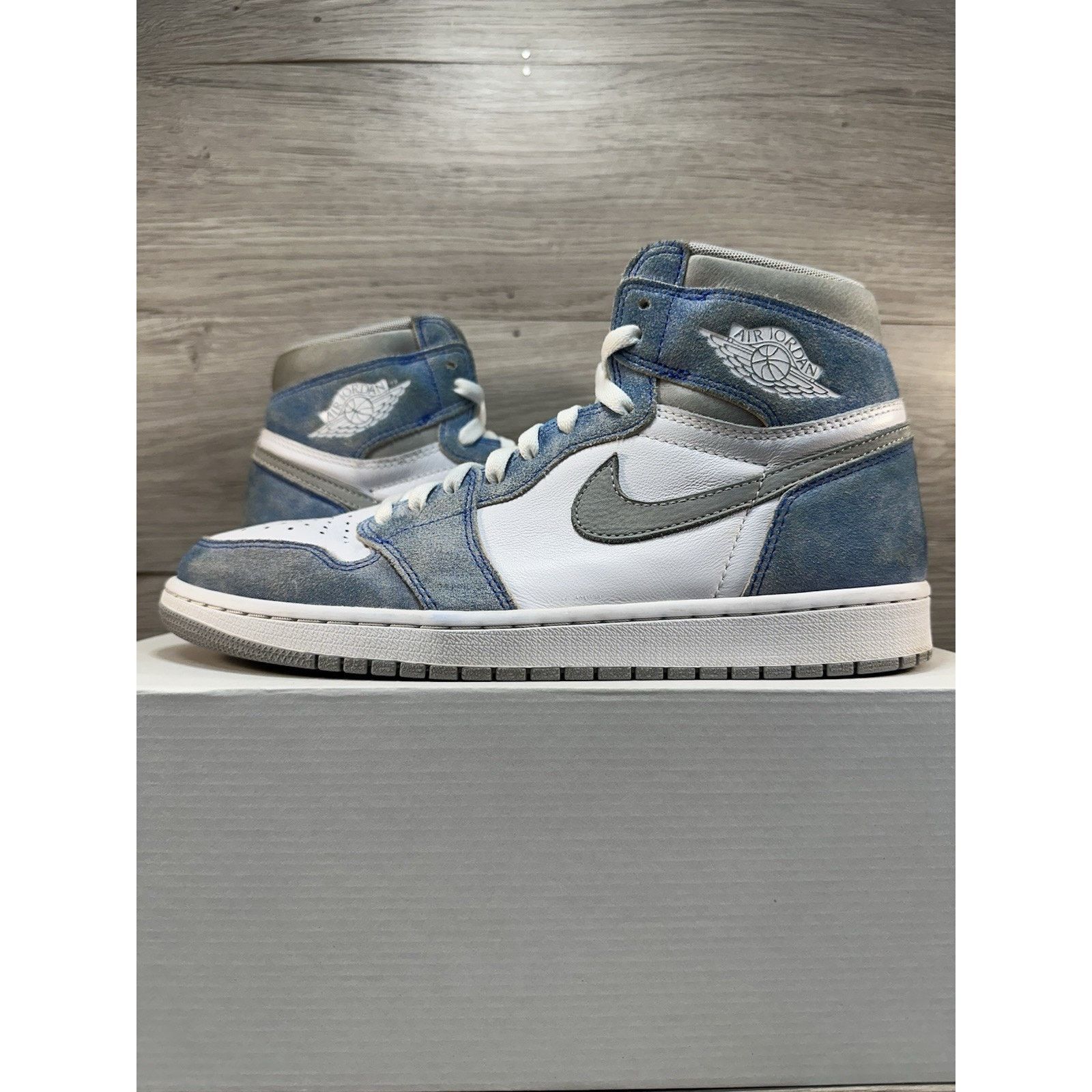 Jordan Brand Jordan 1 Retro OG High Hyper Royal - Size 10.5 Size US 10.5 / EU 43-44 - 1 Thumbnail