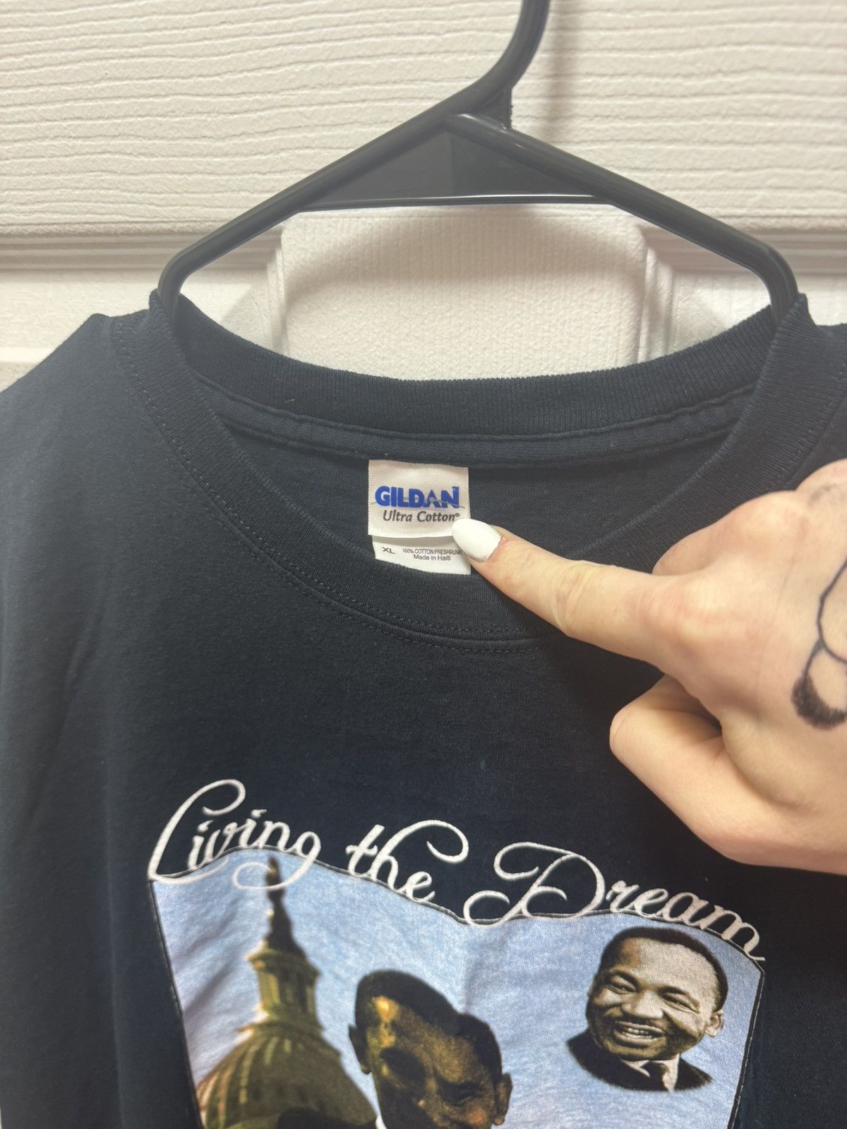 Gildan Obama x MLK Living the Dream Vintage President Christ Shirt Size US XL / EU 56 / 4 - 4 Thumbnail