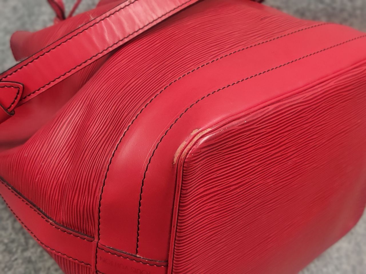 Louis Vuitton Louis Vuitton Noé Epi Vintage authentic Shoulder Red Bag Size ONE SIZE - 7 Thumbnail