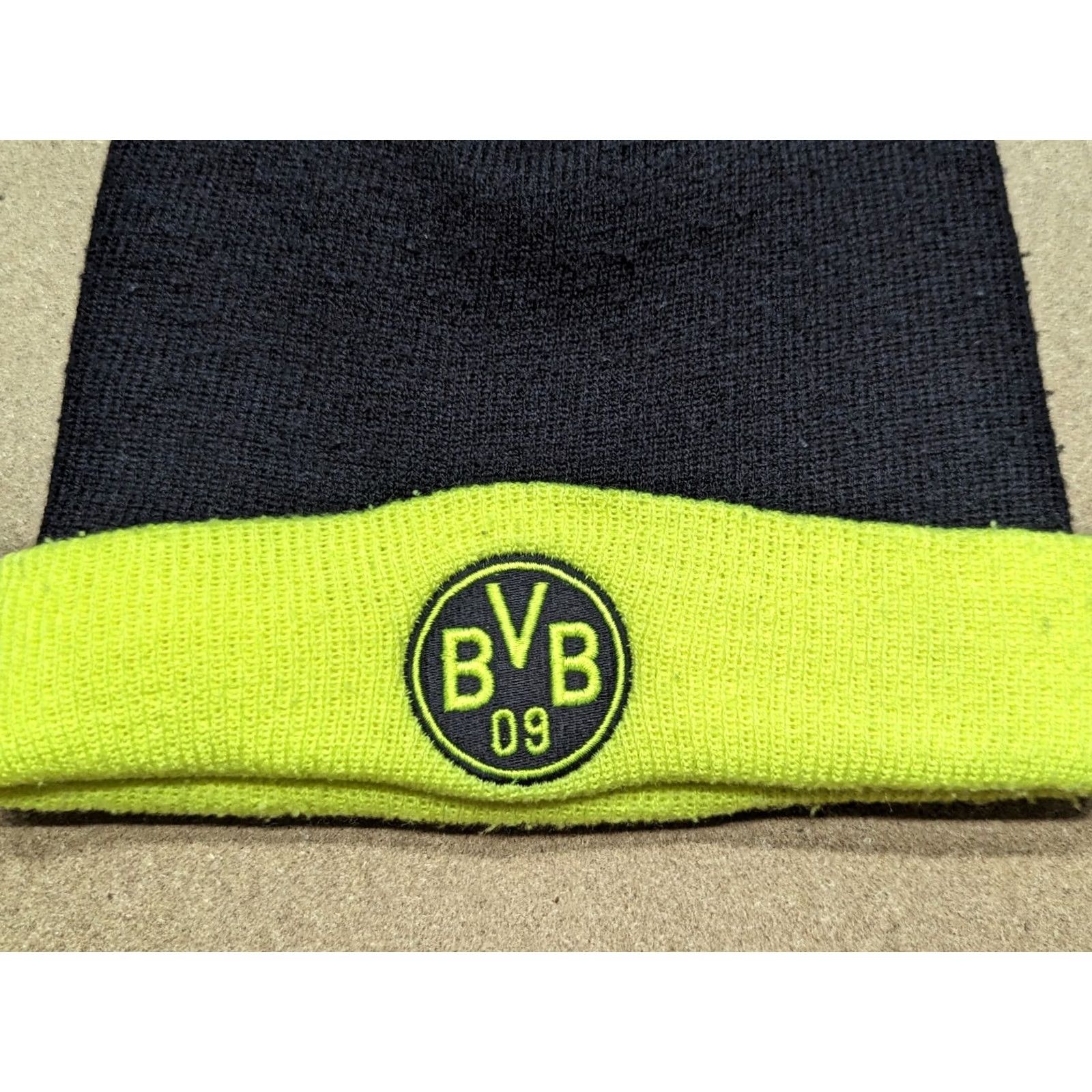 Nike VINTAGE Nike Borussia Dortmund Beanie Hat One Size Black Cuffed Football BVB 90s Boys Womens Mens Size ONE SIZE - 4 Thumbnail