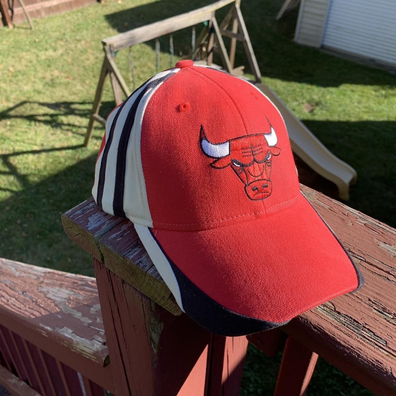 NBA Vintage 90s NBA Chicago Bulls Velcro Adjustable cap Size ONE SIZE - 2 Thumbnail