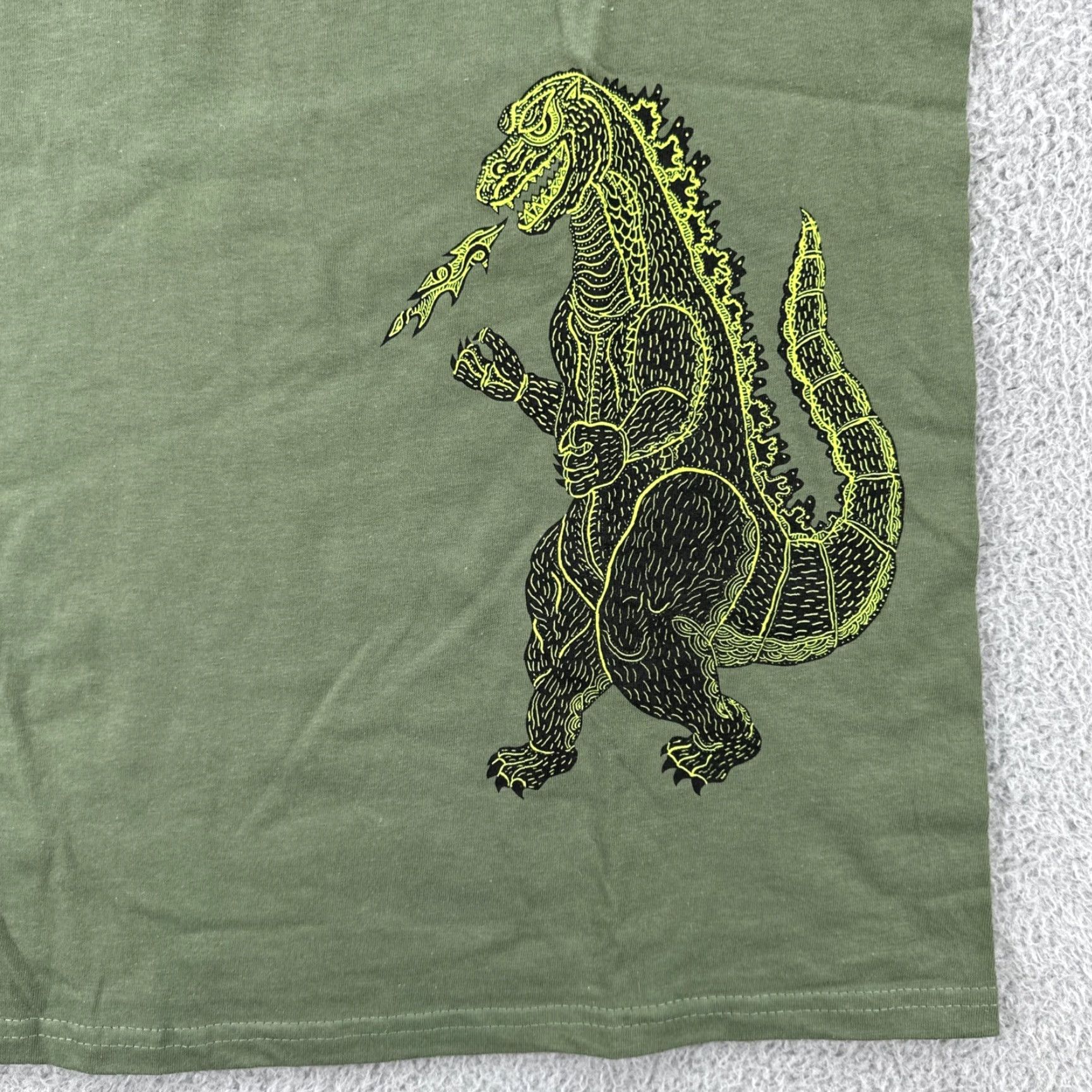 Hanes VINTAGE Hanes Beefy-T Mens L Green Shirt Y2K Art Tee Godzilla King Kong Graphic Size US L / EU 52-54 / 3 - 5 Thumbnail