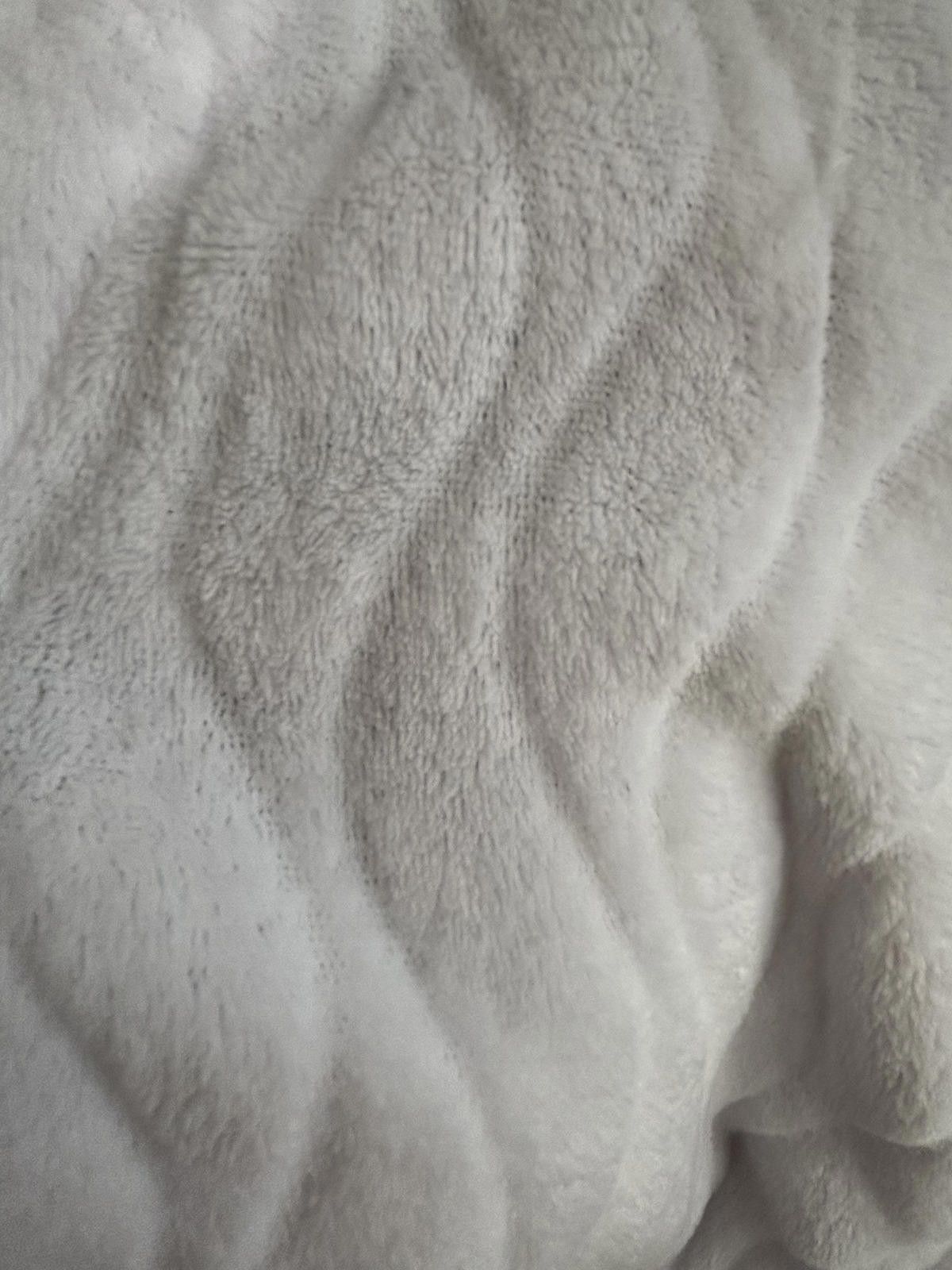 Other White Plush Bathrobe with Belt and Pockets Size ONE SIZE - 4 Thumbnail