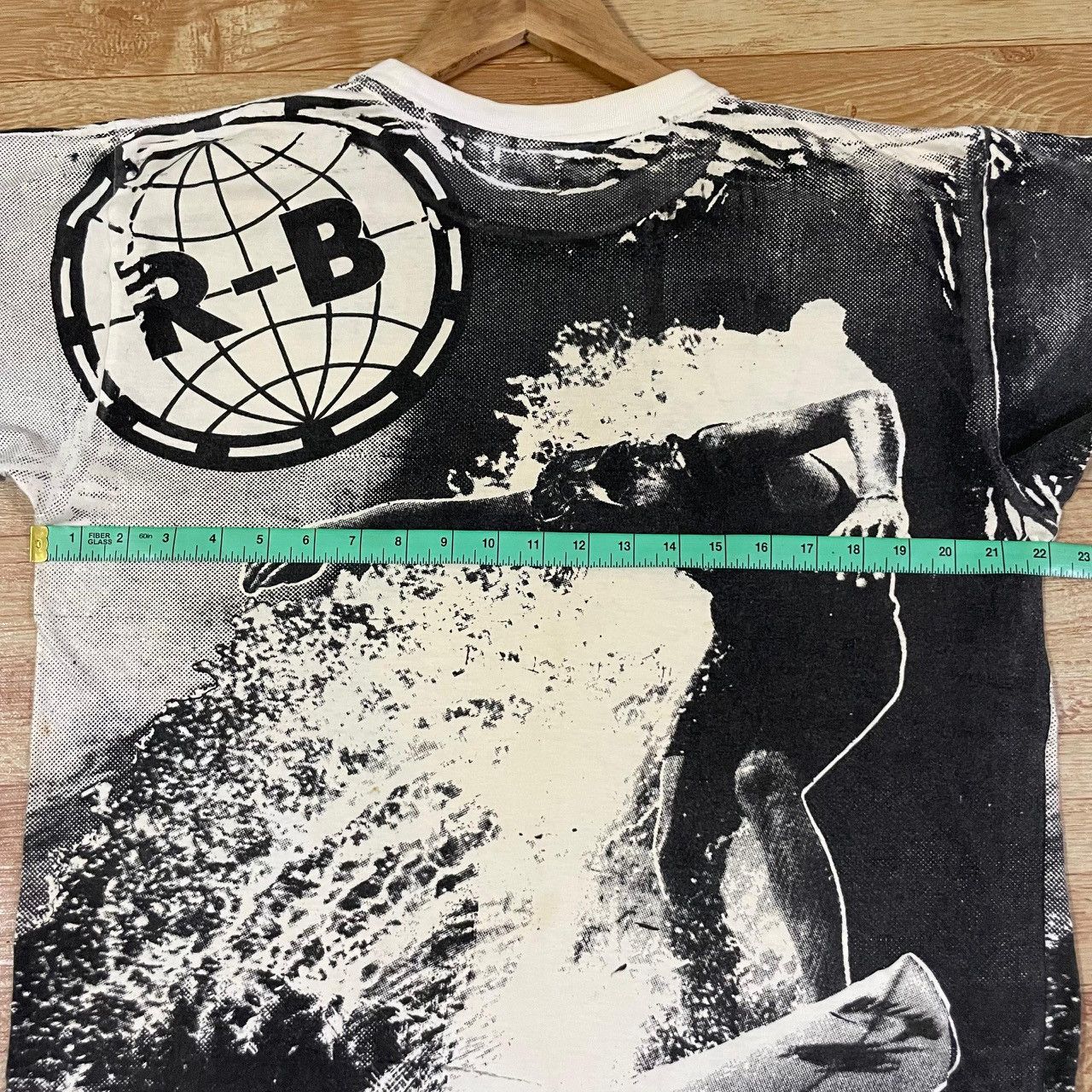 Vintage Vintage Rare Surfing All Over Print Tee Size US L / EU 52-54 / 3 - 10 Thumbnail