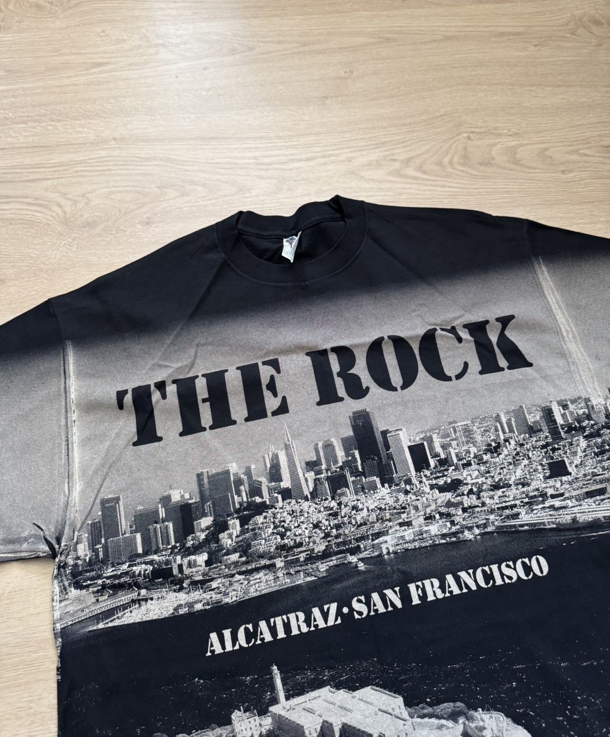 Vintage Vintage 00’s Alstyle Over Print Alcatraz SF The Rock T-Shirt Size US XL / EU 56 / 4 - 2 Thumbnail