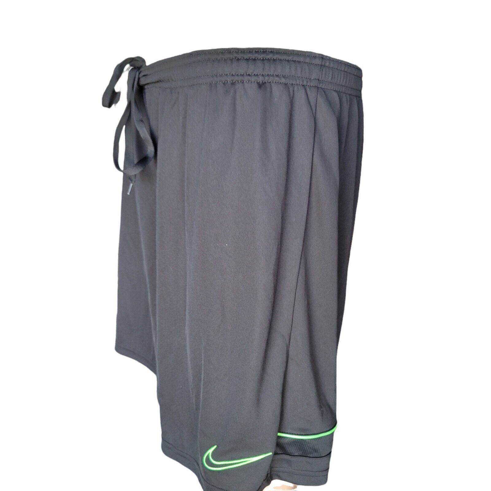 Nike Men's Nike Standard Fit Training Shorts. Size XL Size US 38 / EU 54 - 2 Thumbnail