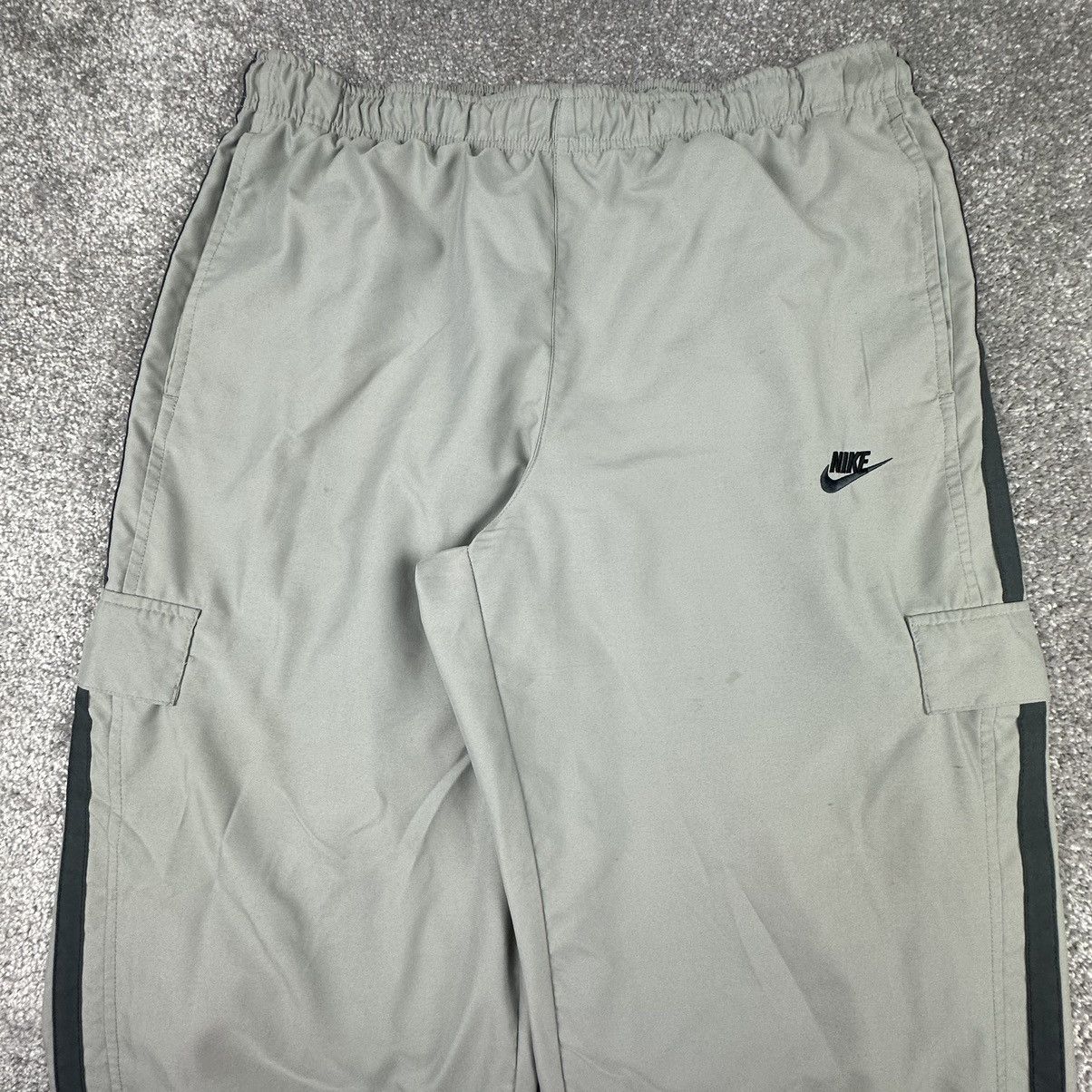 Nike Vintage Nike Cargo Track Pants Mens Large Gray Baggy Y2K Size US 33 - 2 Thumbnail