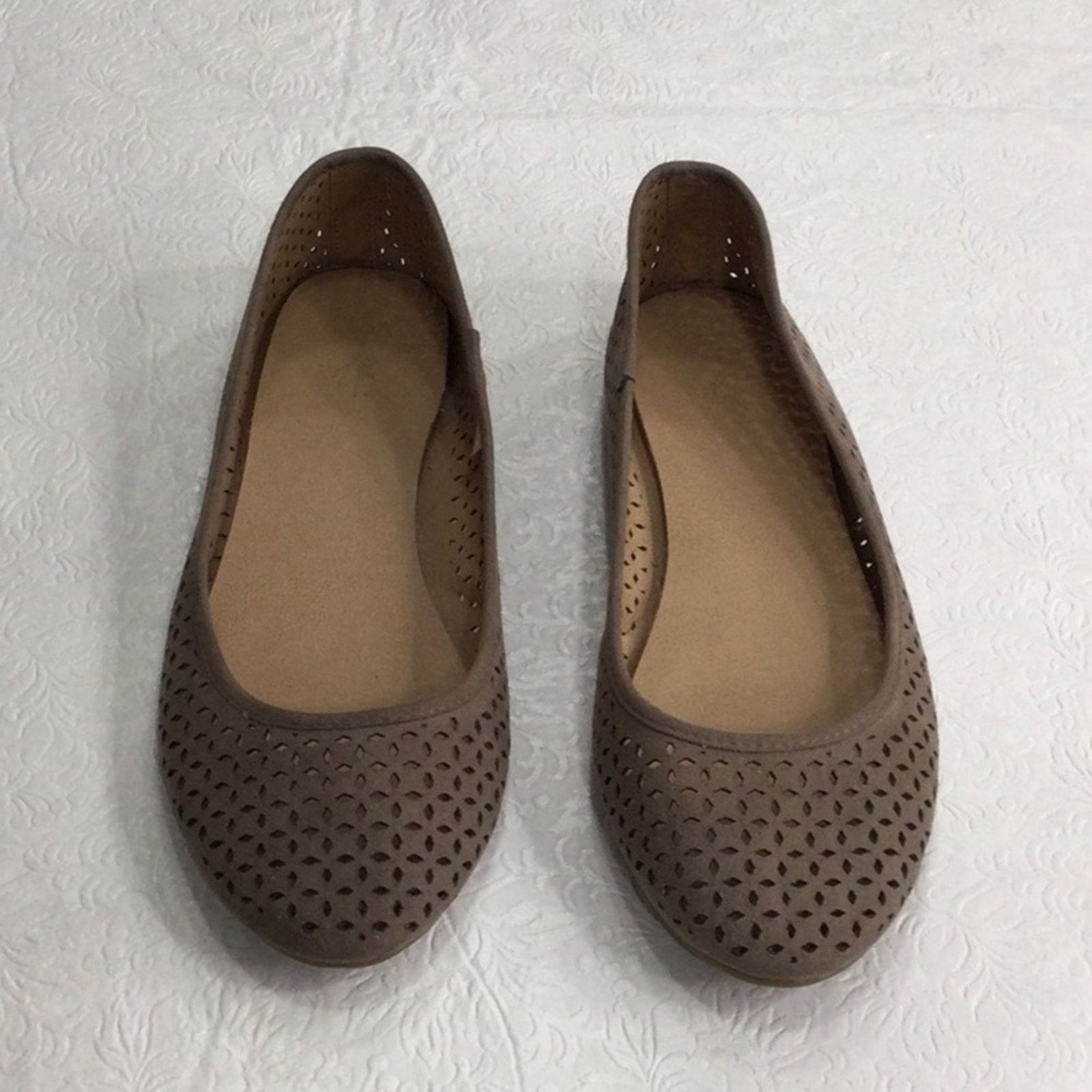 Other Universal Thread Boho Eyelet Cut Out Tan Flats Size 10 Size US 10 / IT 40 - 1 Thumbnail